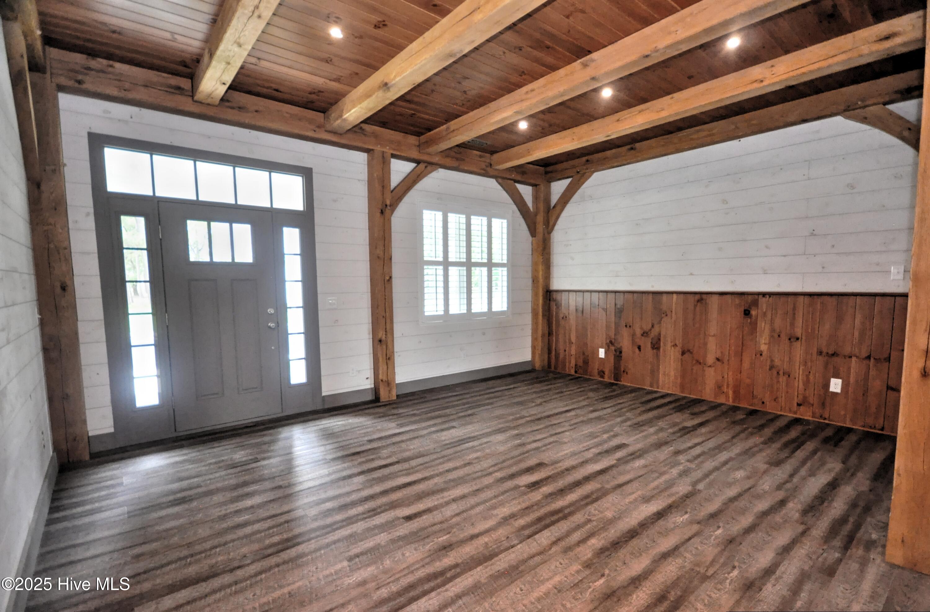 100535585 | Photo 14