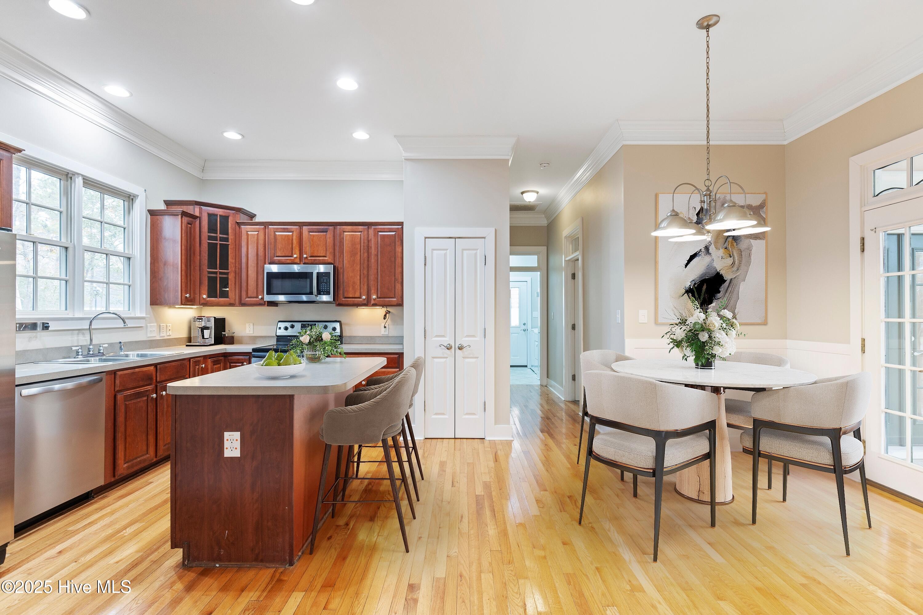 100534739 | Photo 11