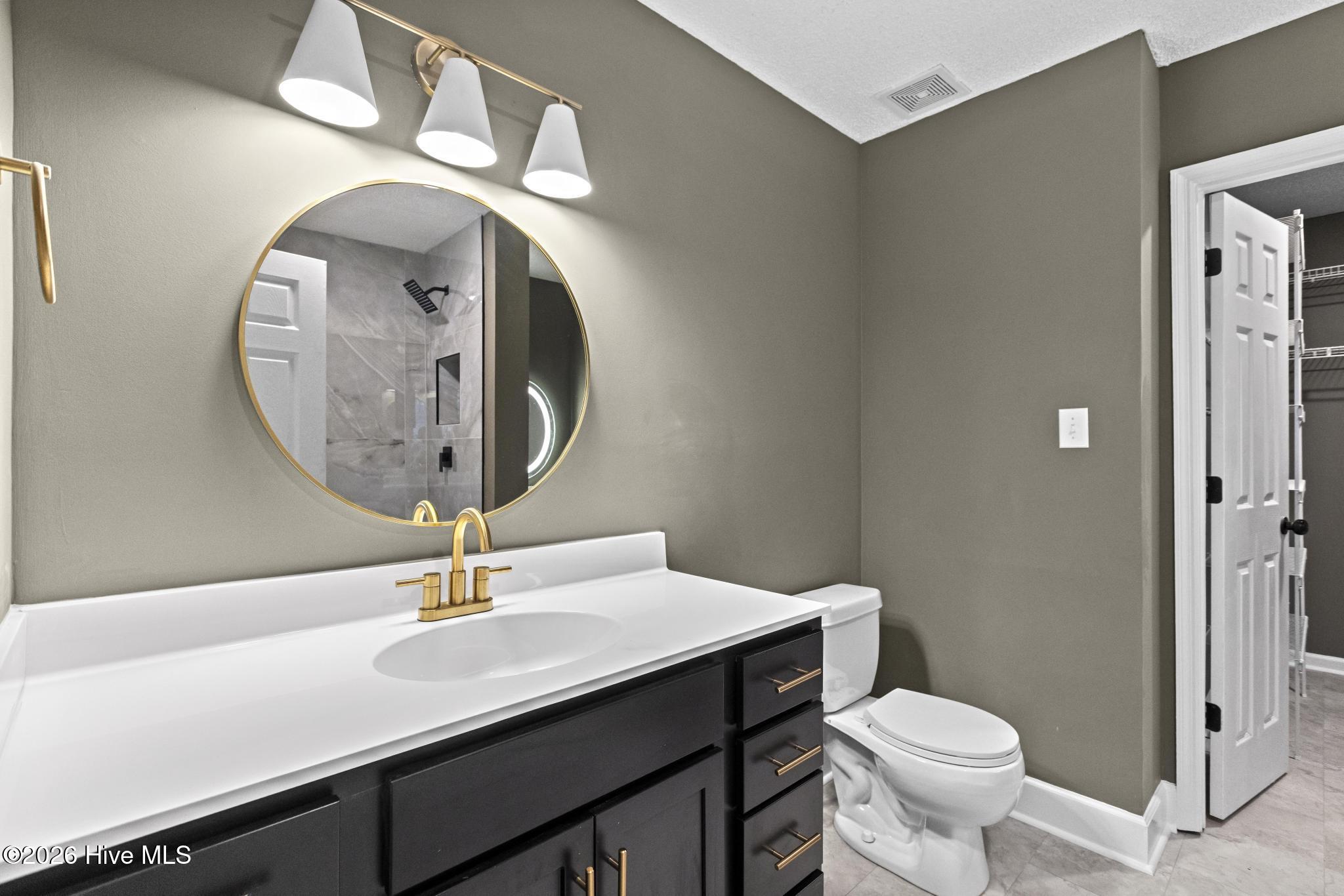 100548531 | Photo 24