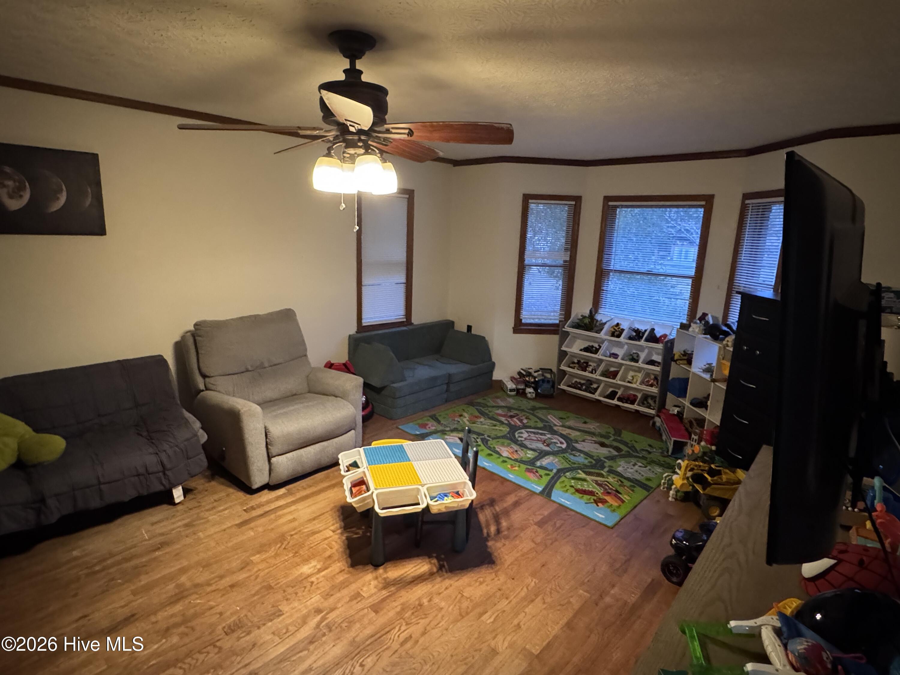 100548841 | Photo 11