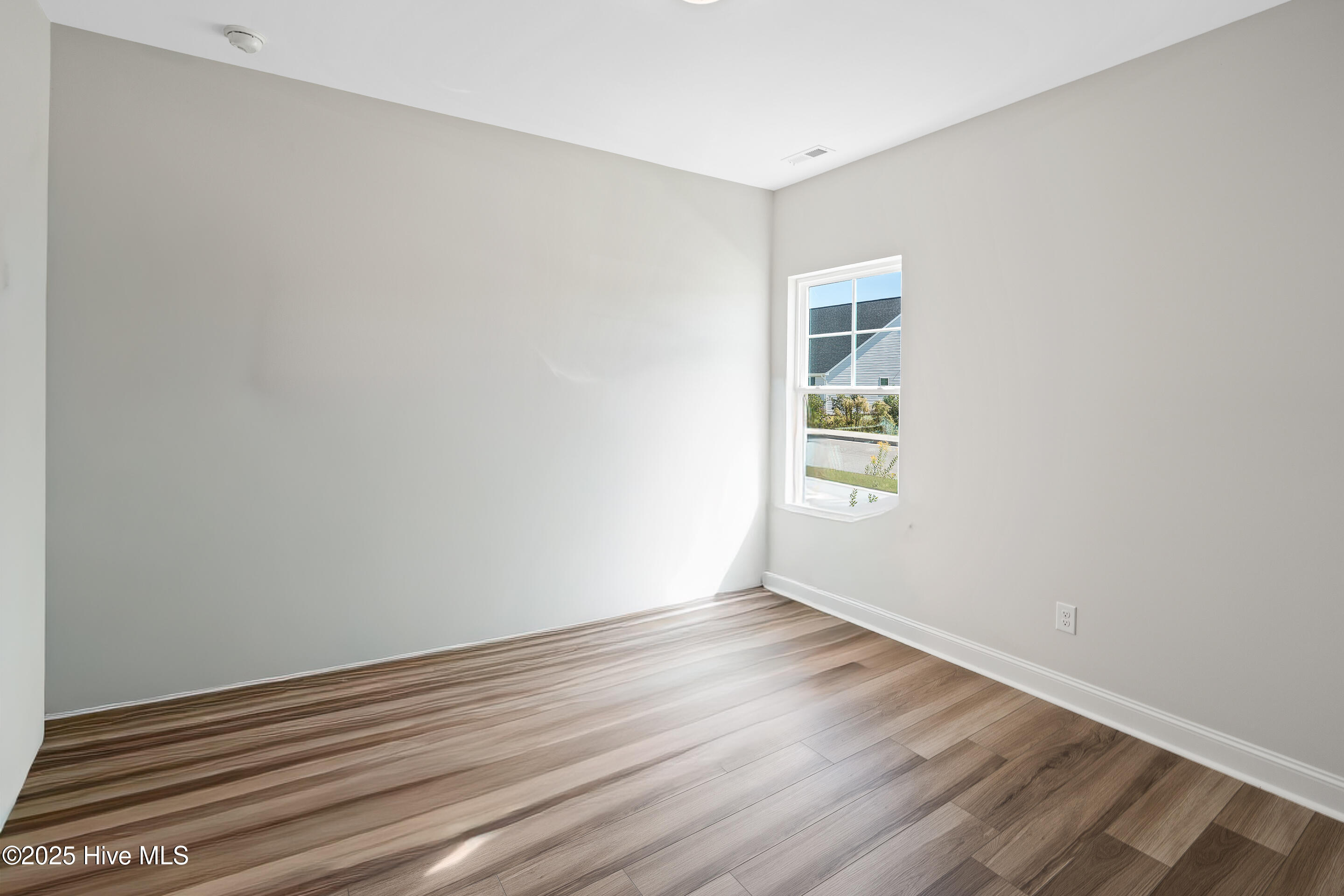 100538421 | Photo 23