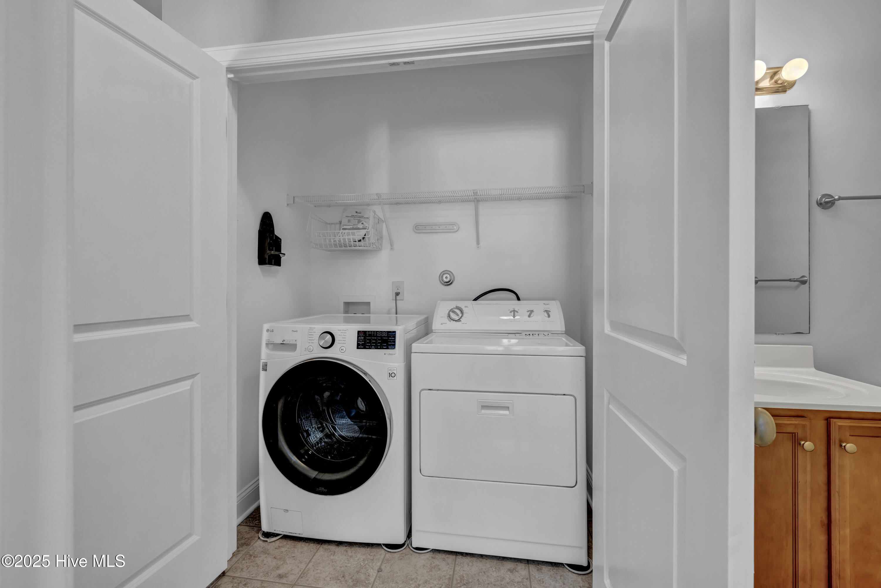 100545653 | Photo 25