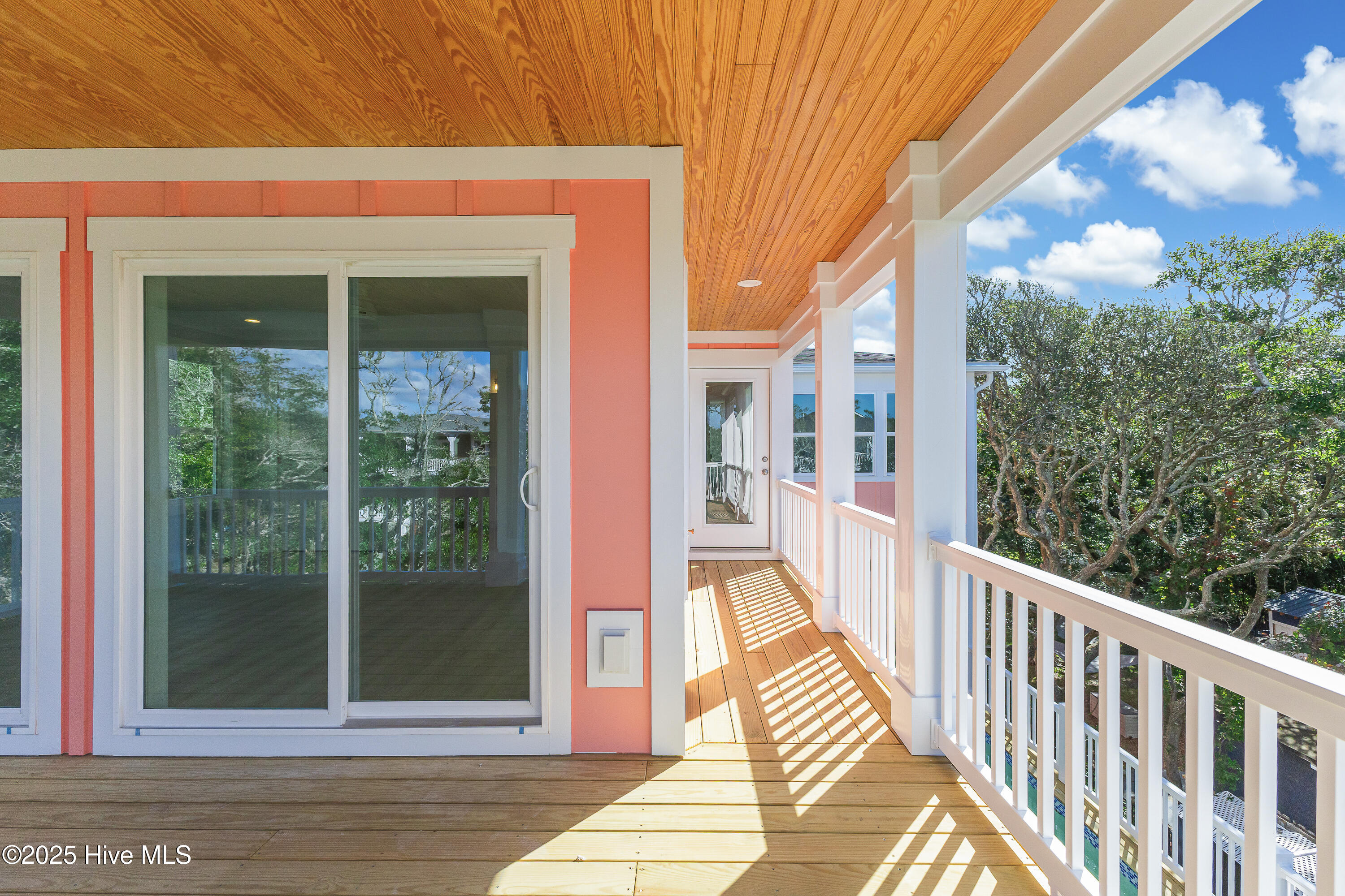 100535613 | Photo 44