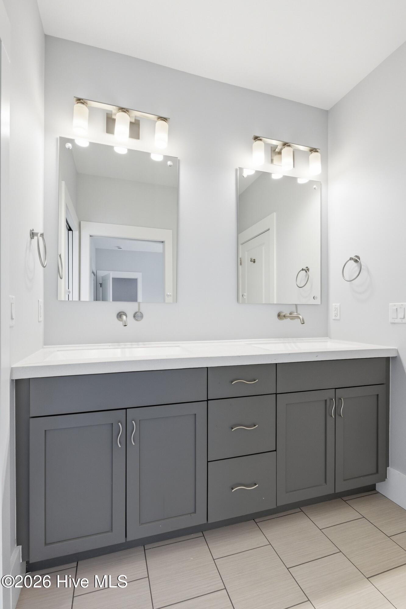 100566694 | Photo 41