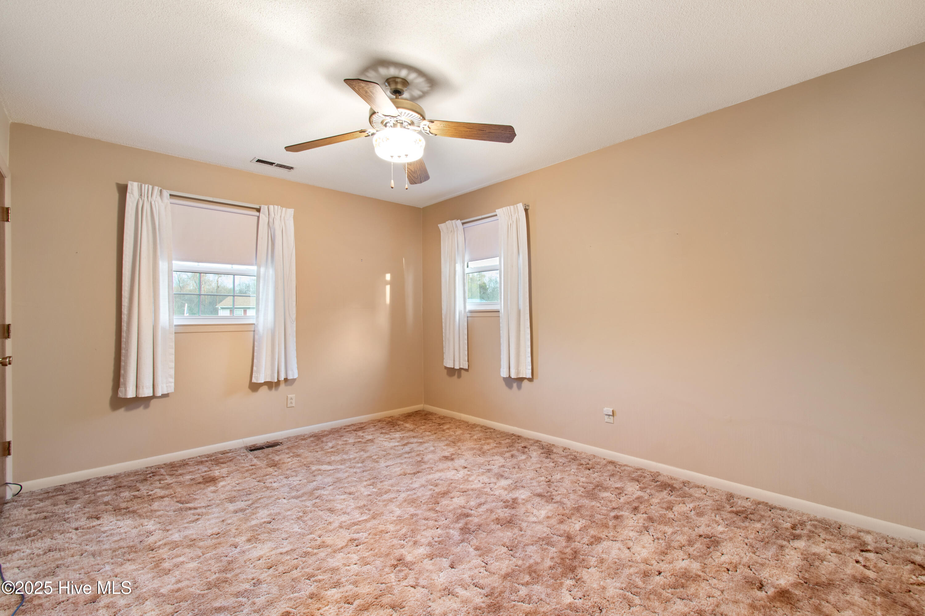 100538072 | Photo 24