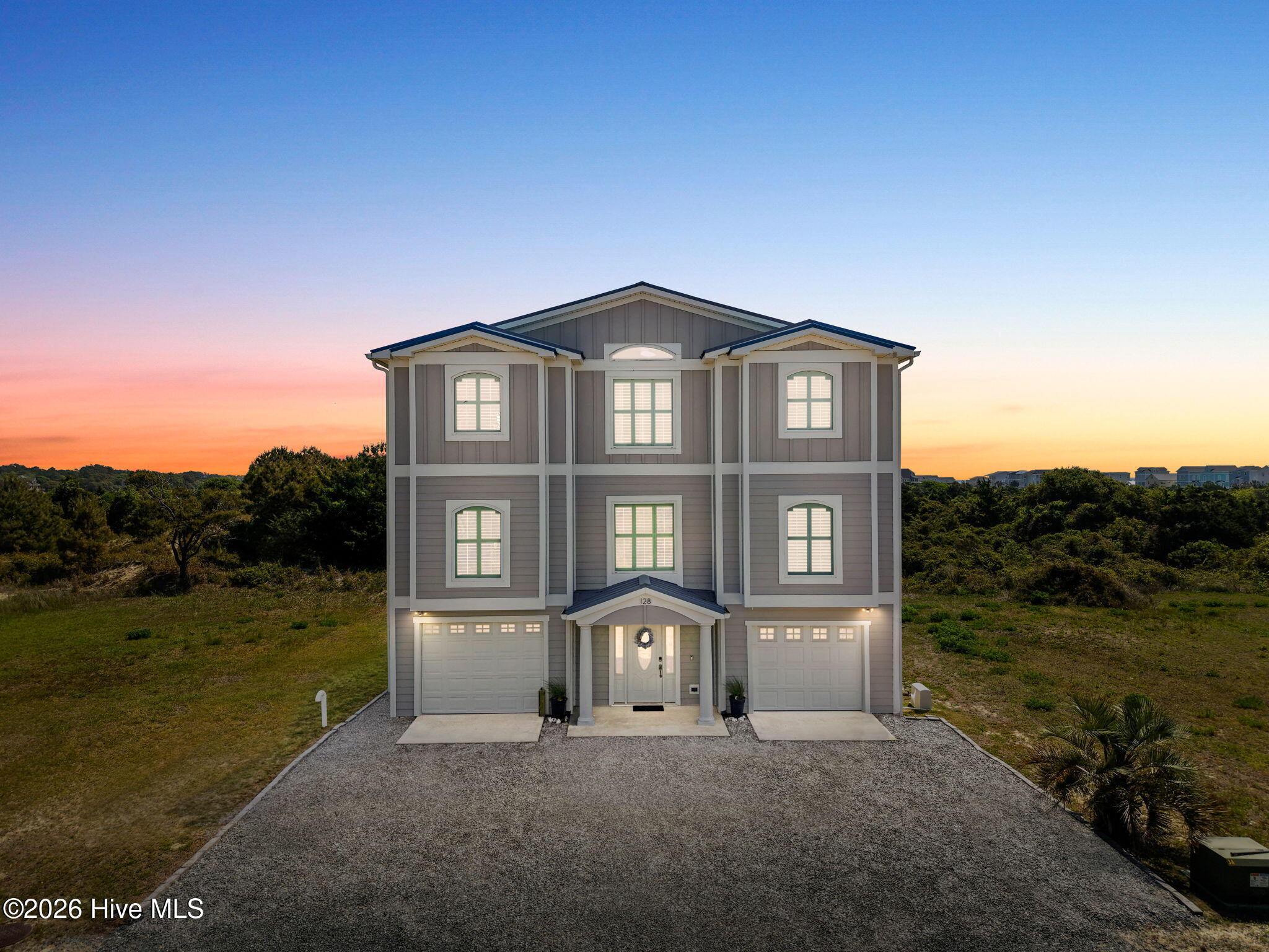 100561673 | Photo 61