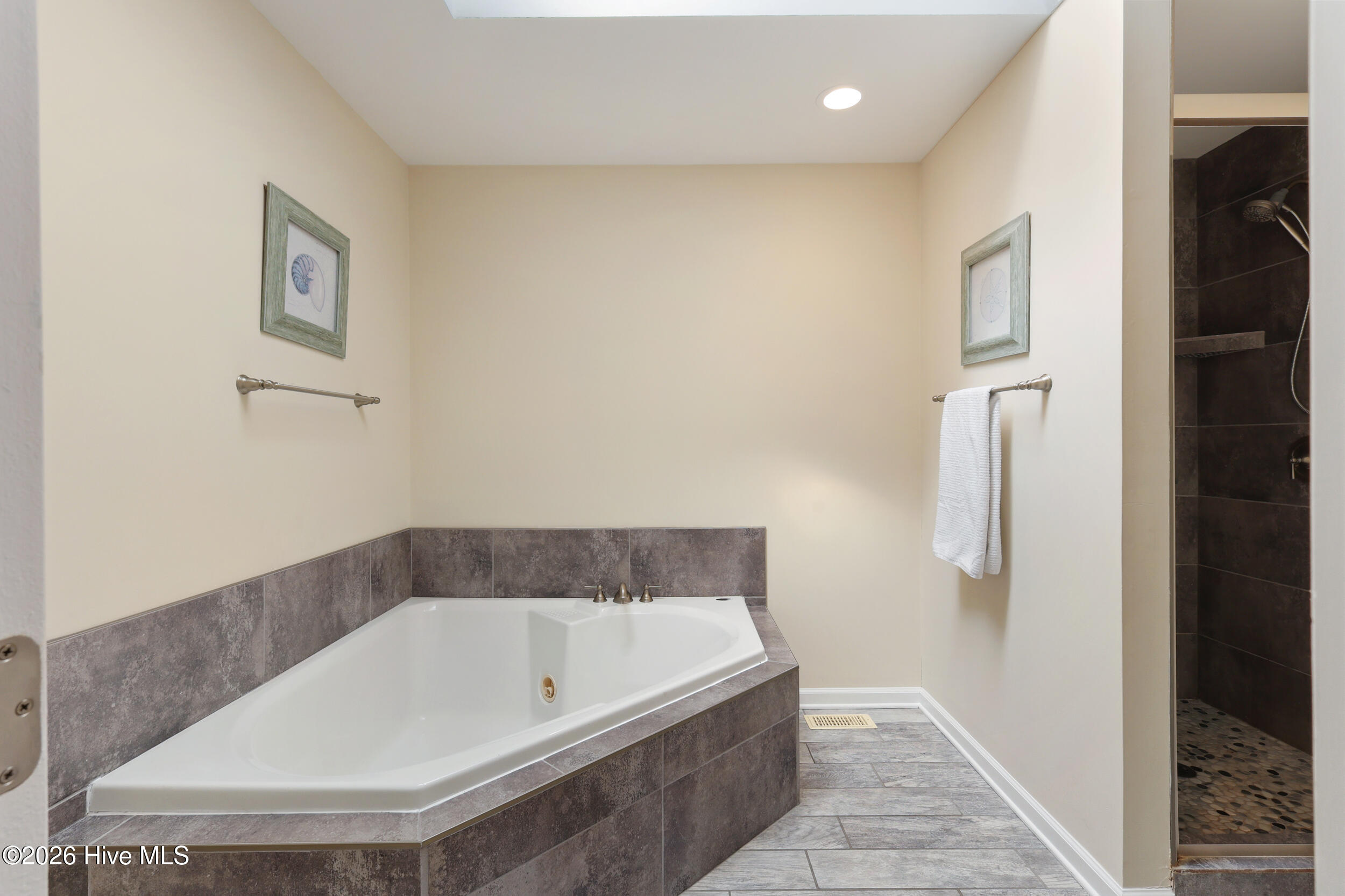 100561472 | Photo 29