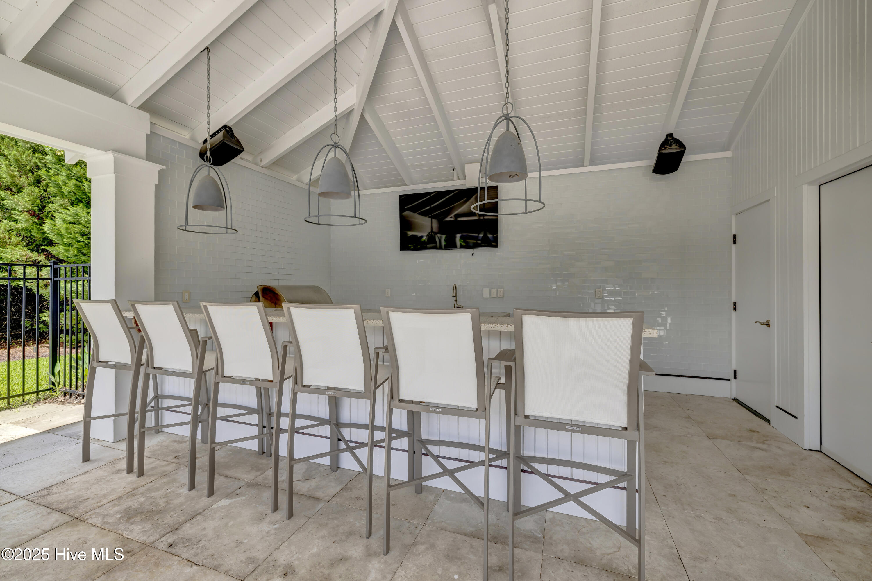 100519719 | Photo 43