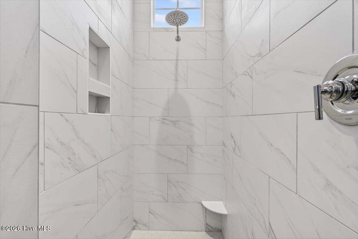 100549175 | Photo 20