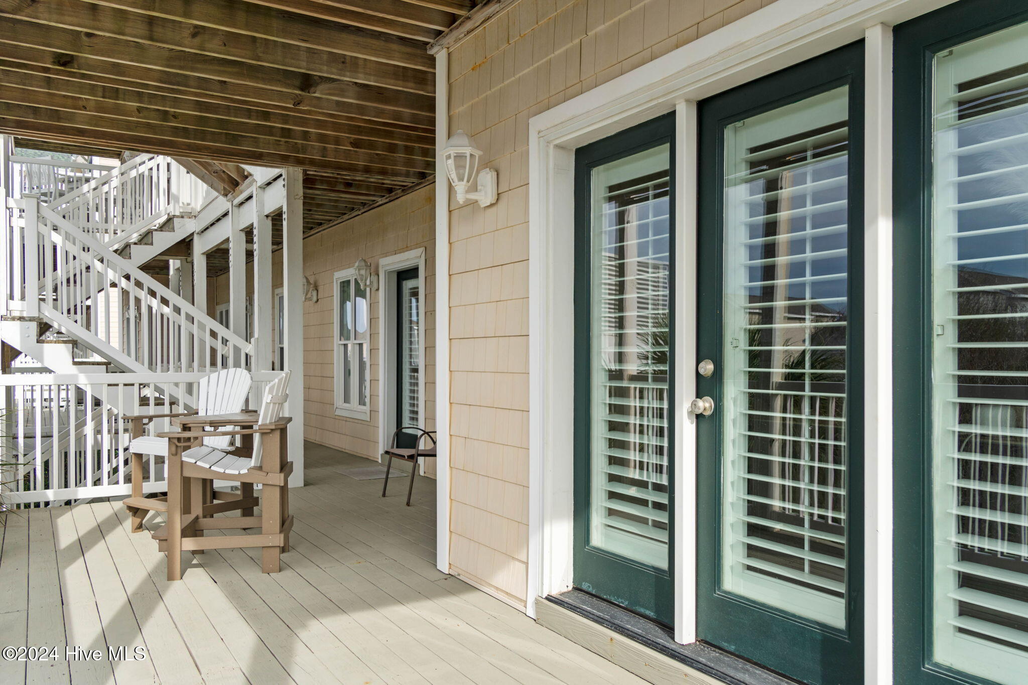 100548065 | Photo 53