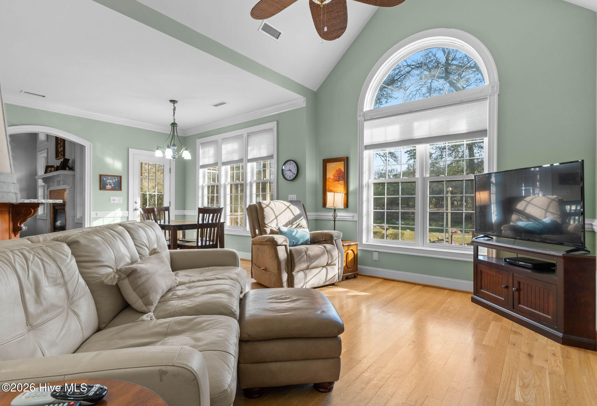 100560894 | Photo 14