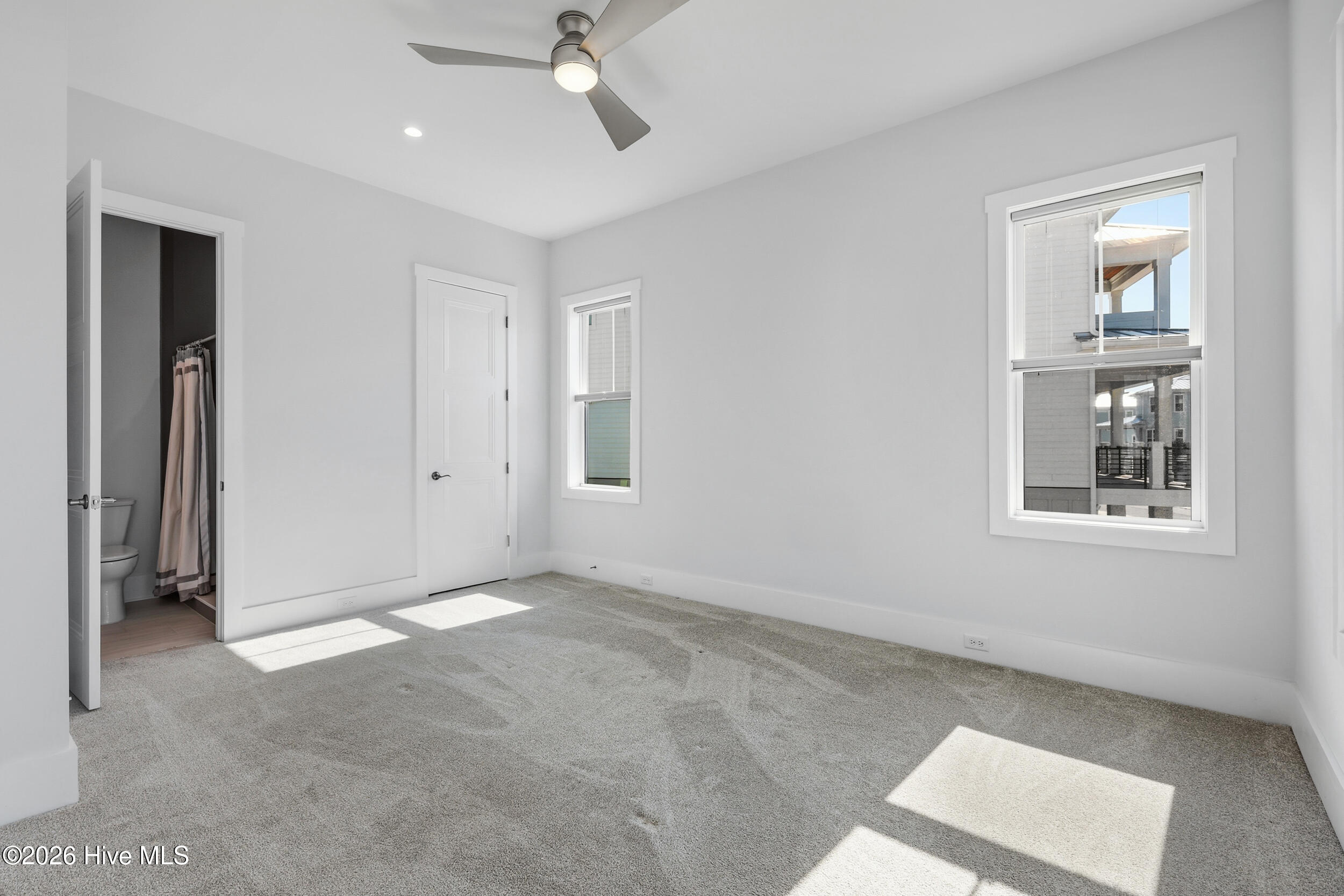 100553970 | Photo 28