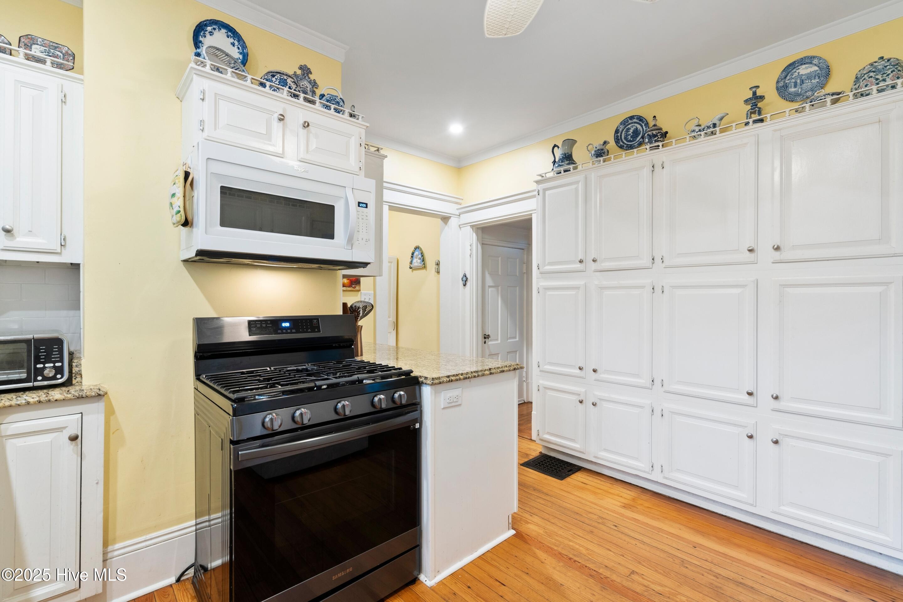 100553658 | Photo 23