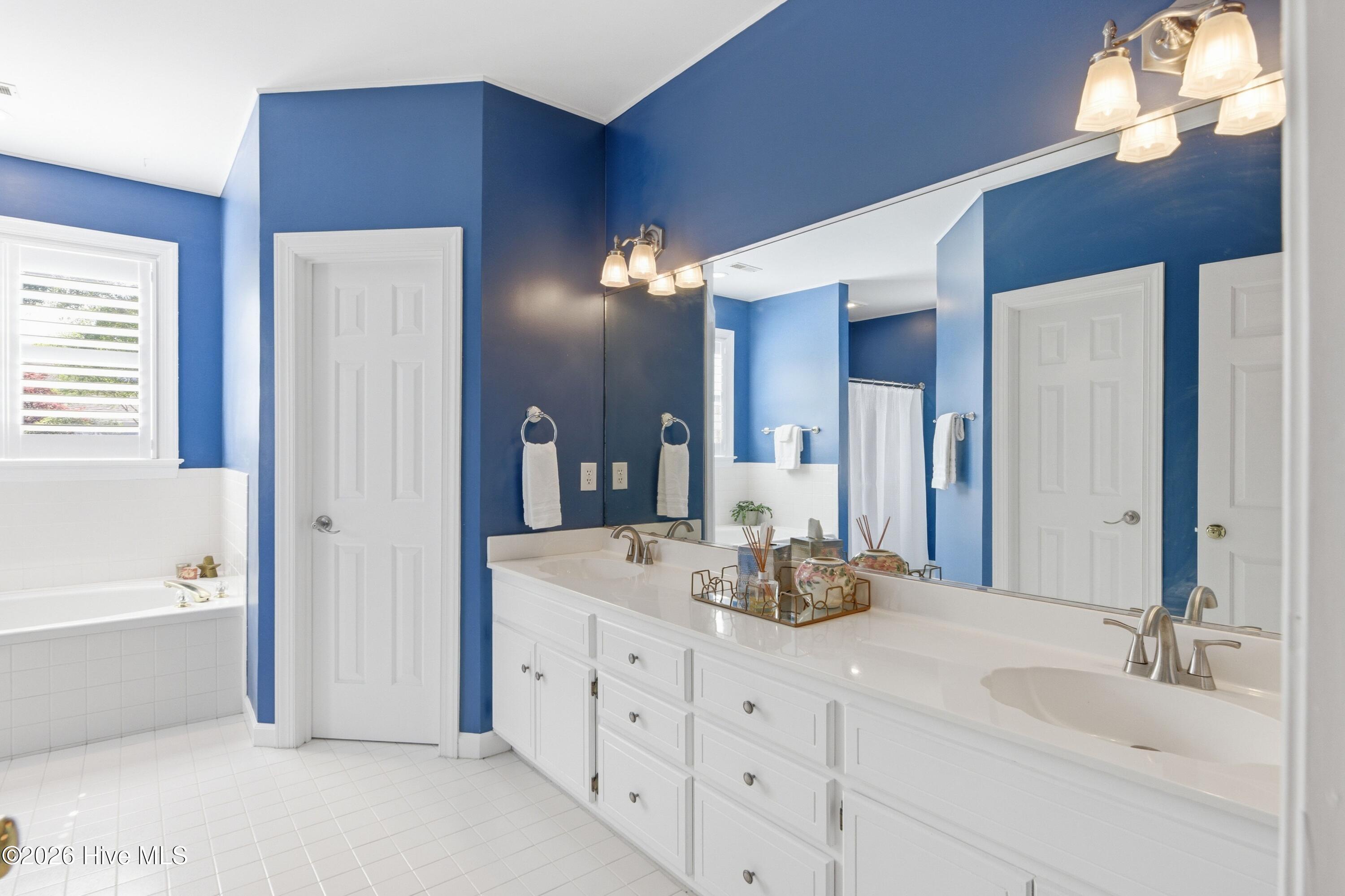 100568689 | Photo 38