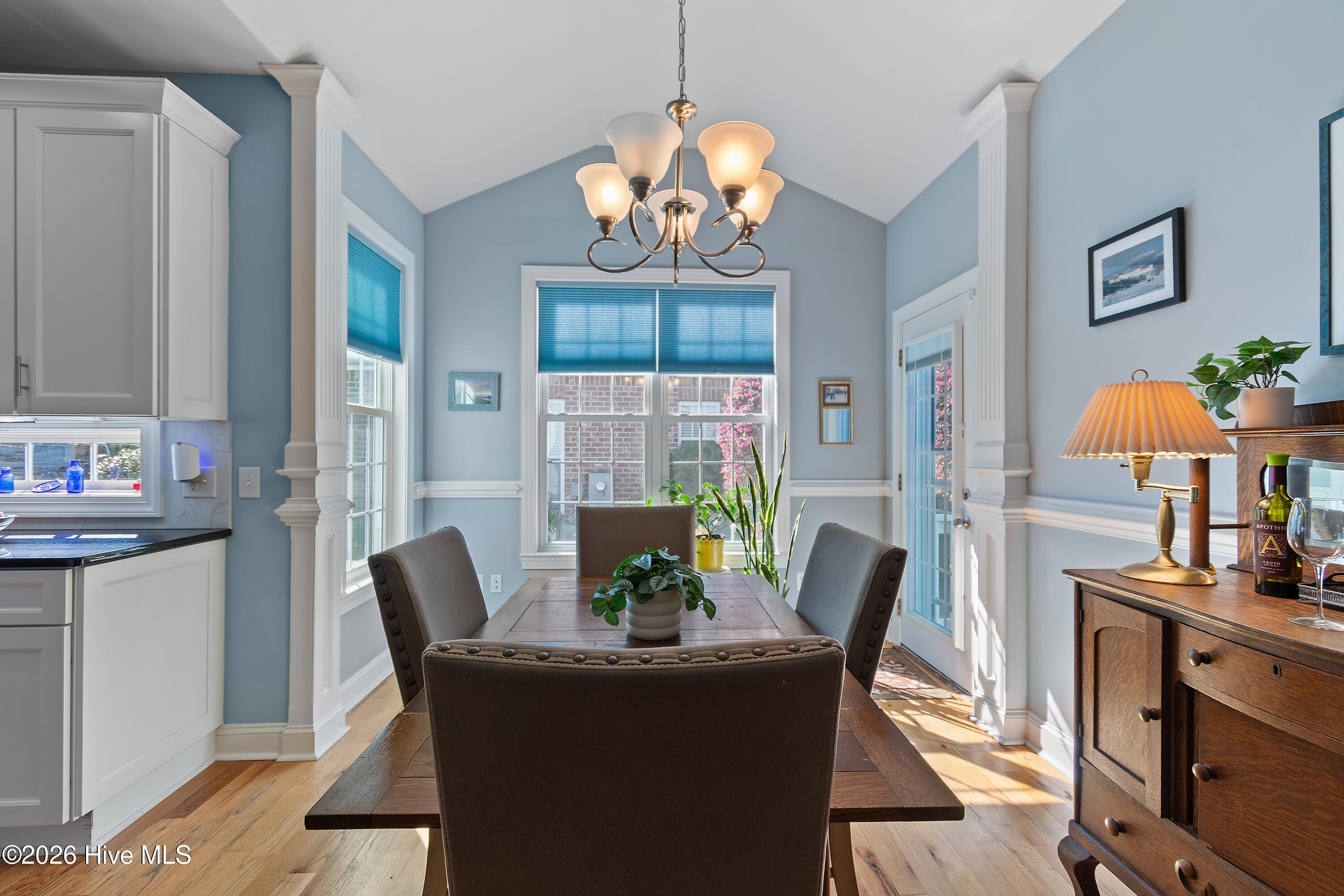 100561490 | Photo 20