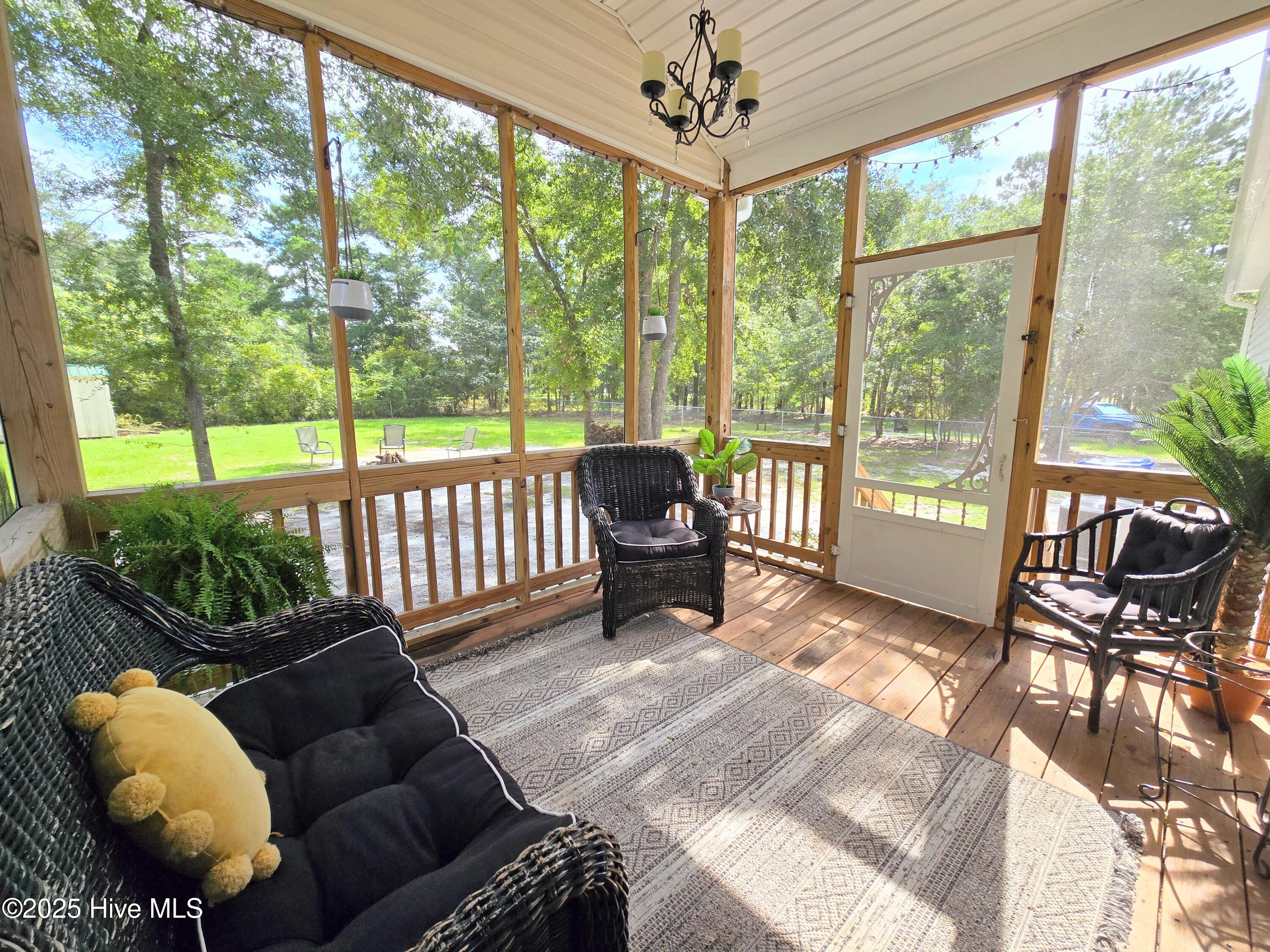 100509248 | Photo 32