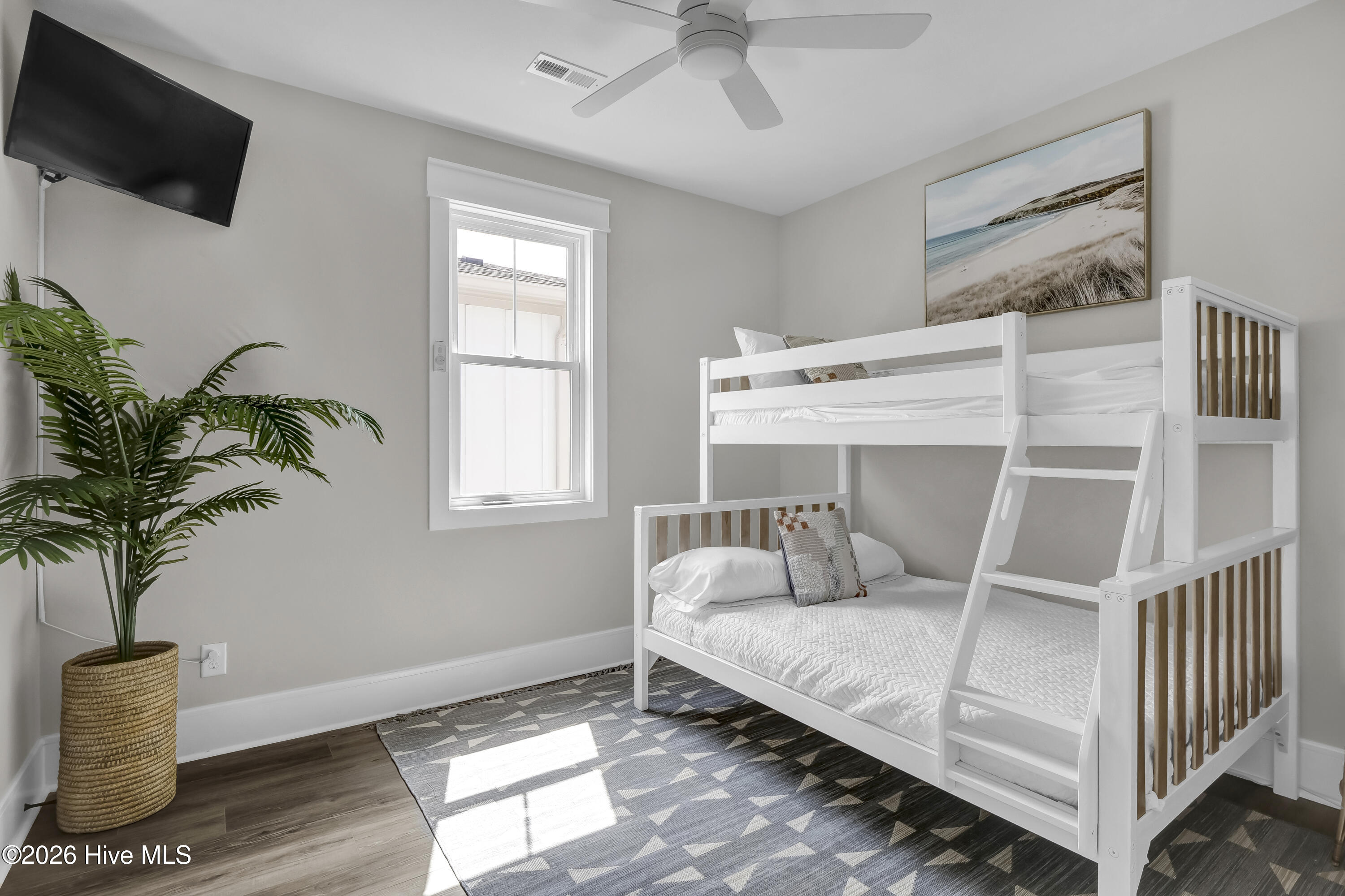 100567892 | Photo 37