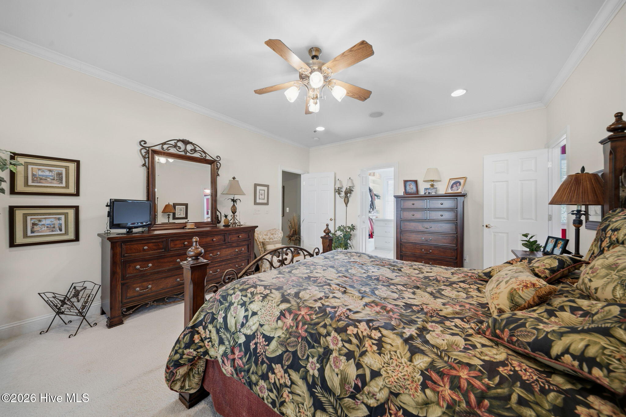 100570394 | Photo 48