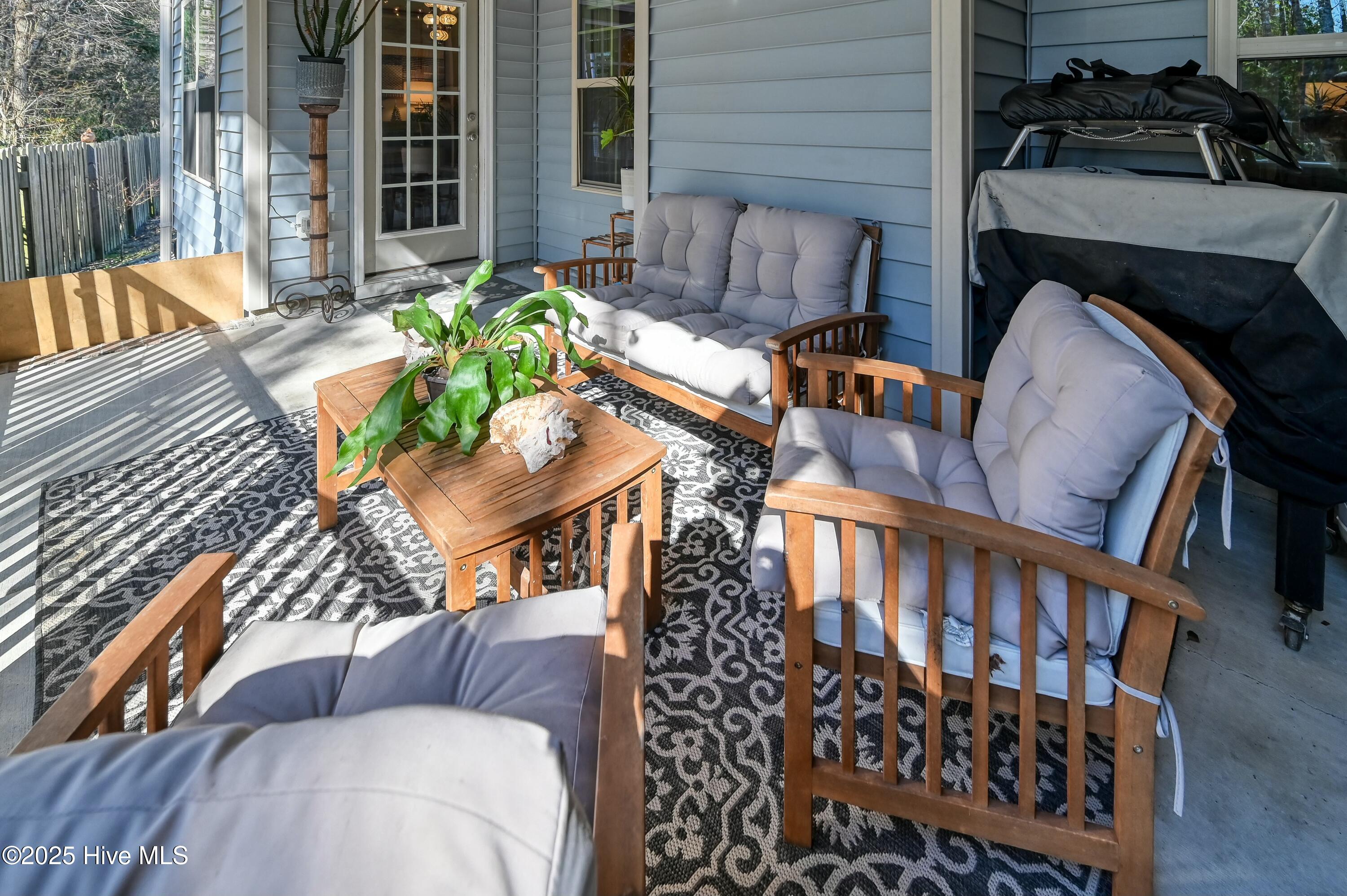 100561132 | Photo 43