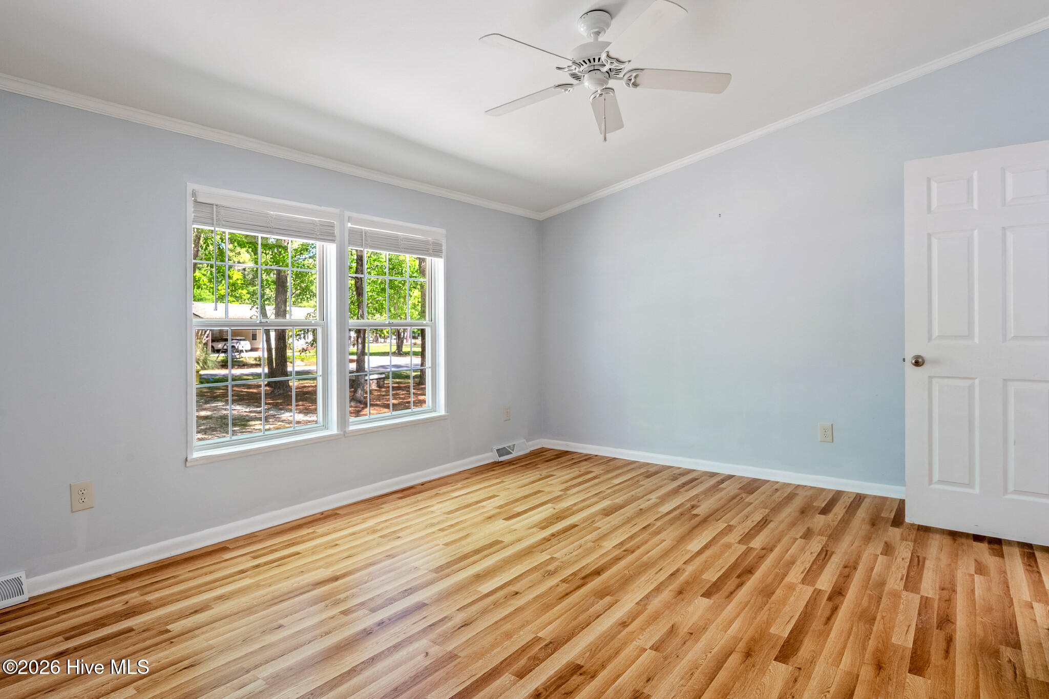 100567029 | Photo 31