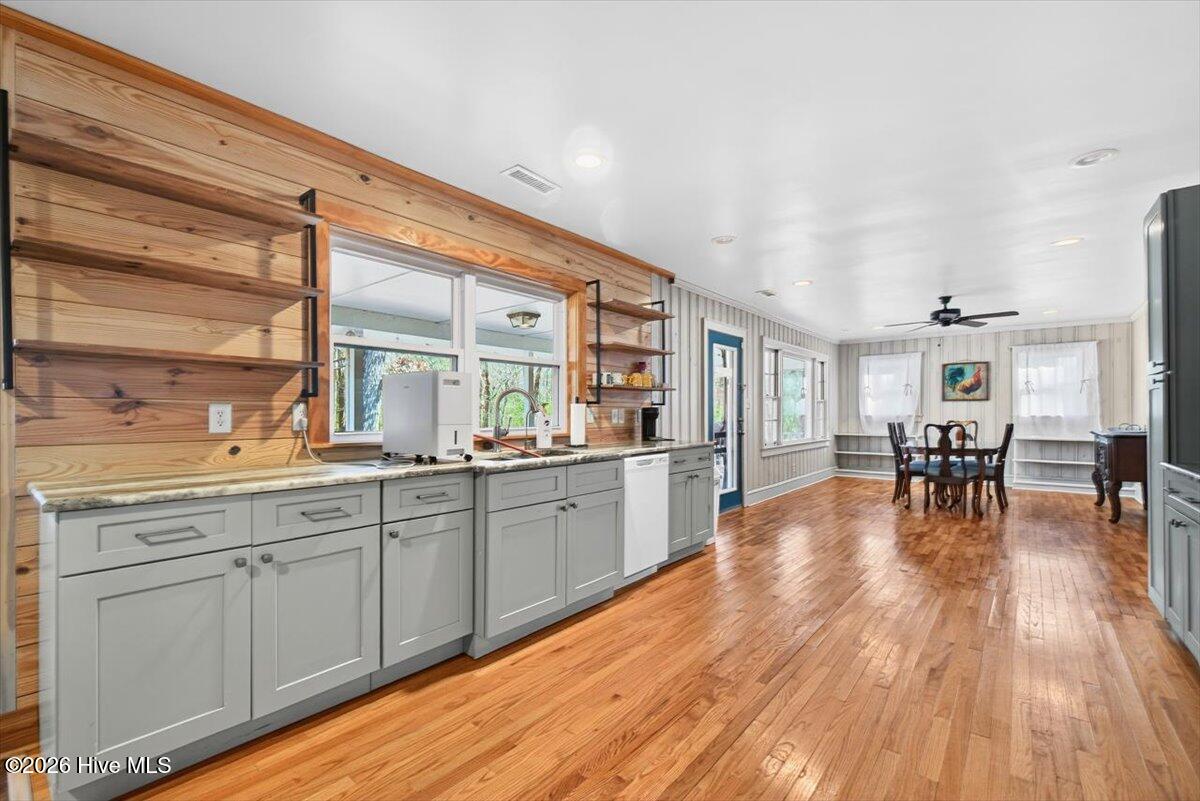 100551580 | Photo 27