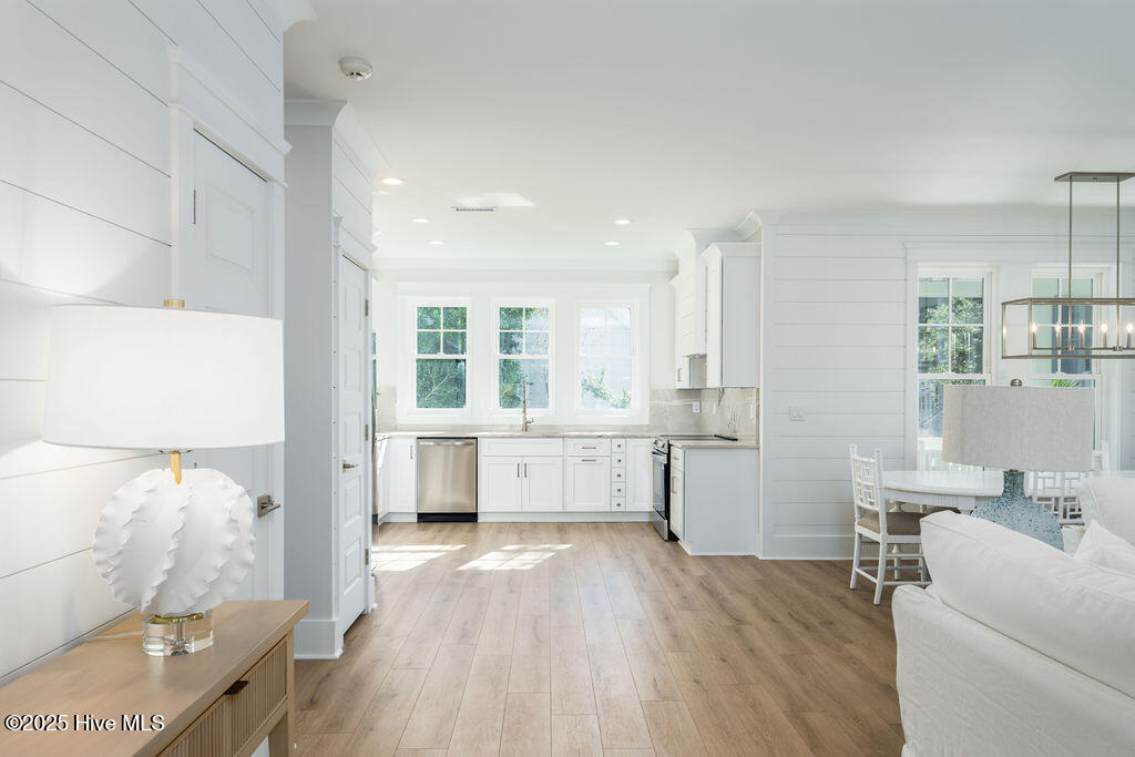 100564939 | Photo 11