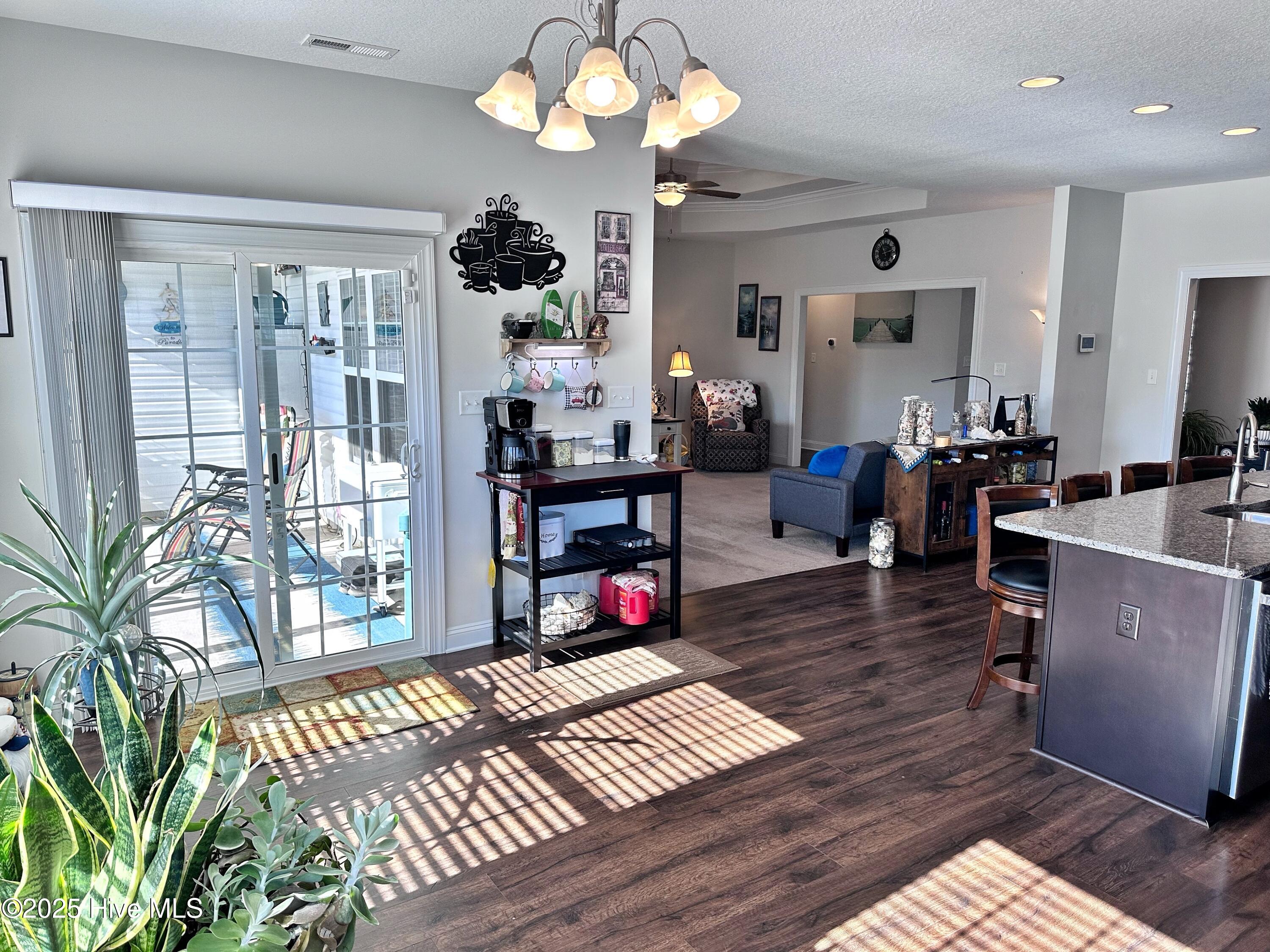 100540901 | Photo 28