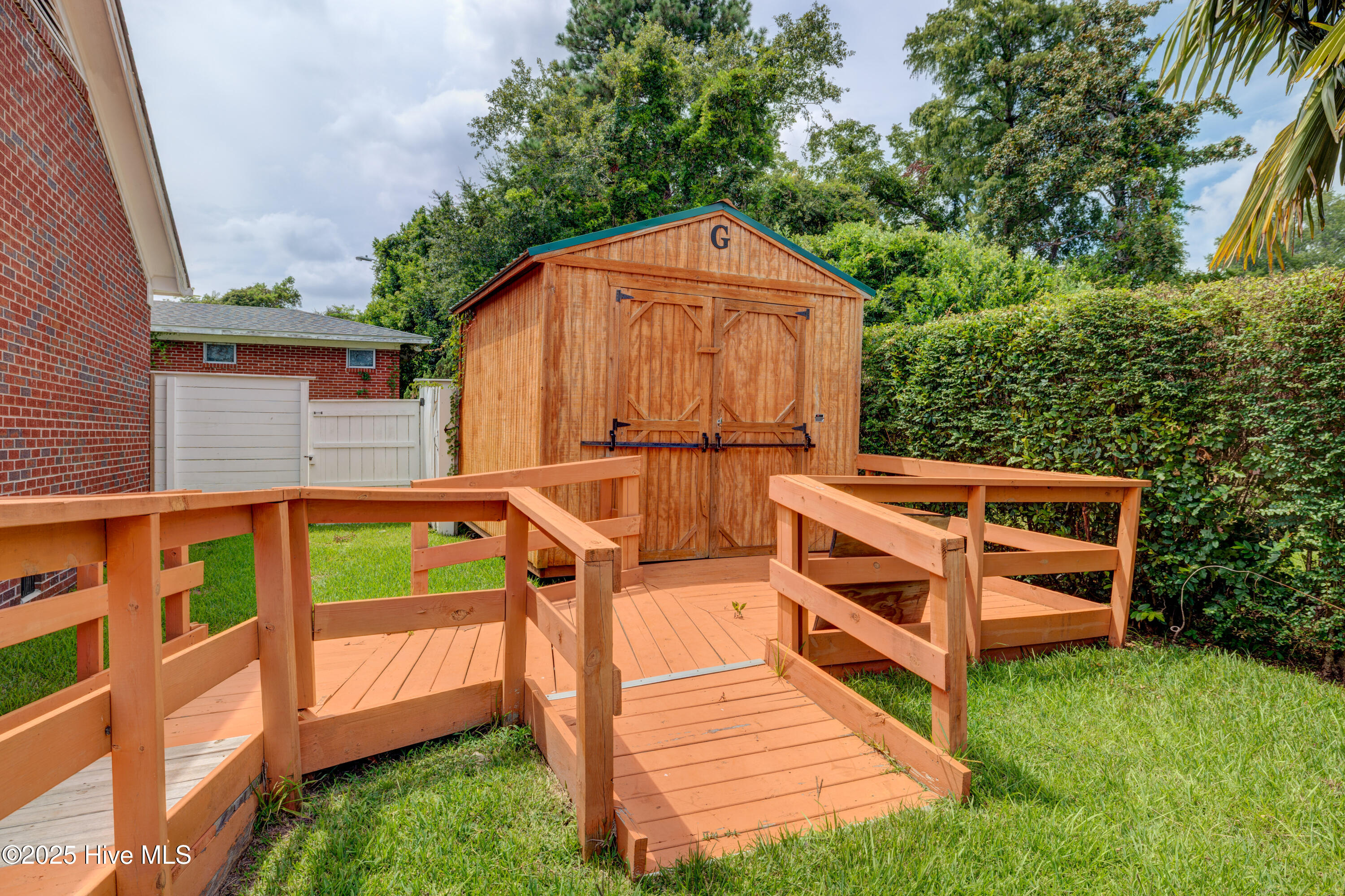 100523931 | Photo 48