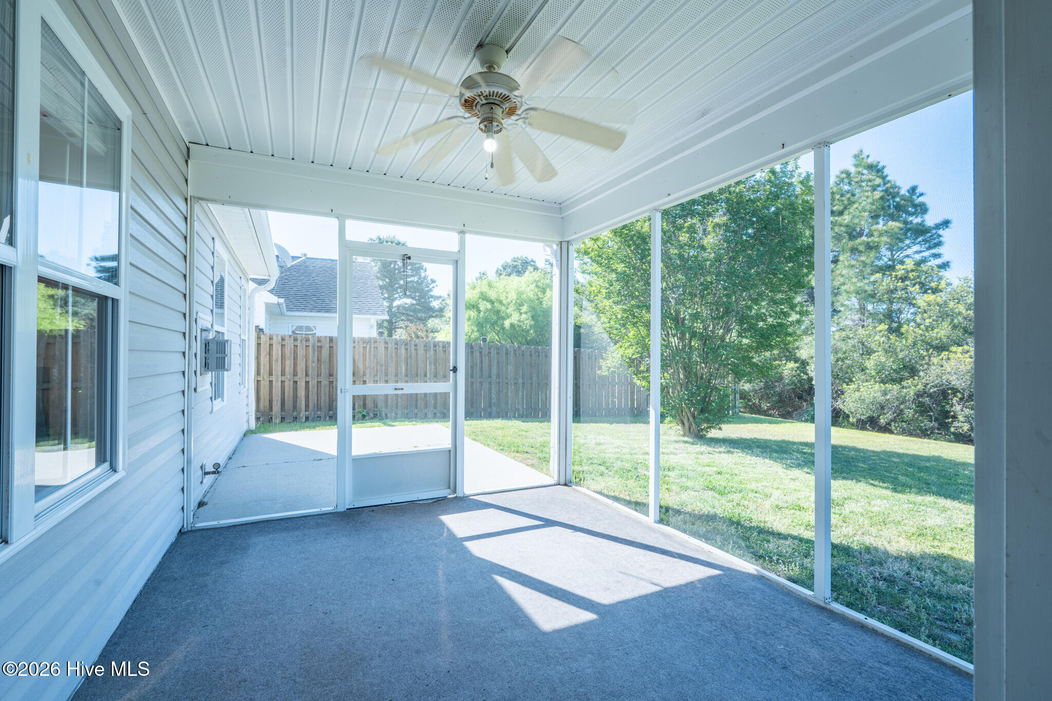 100567911 | Photo 22