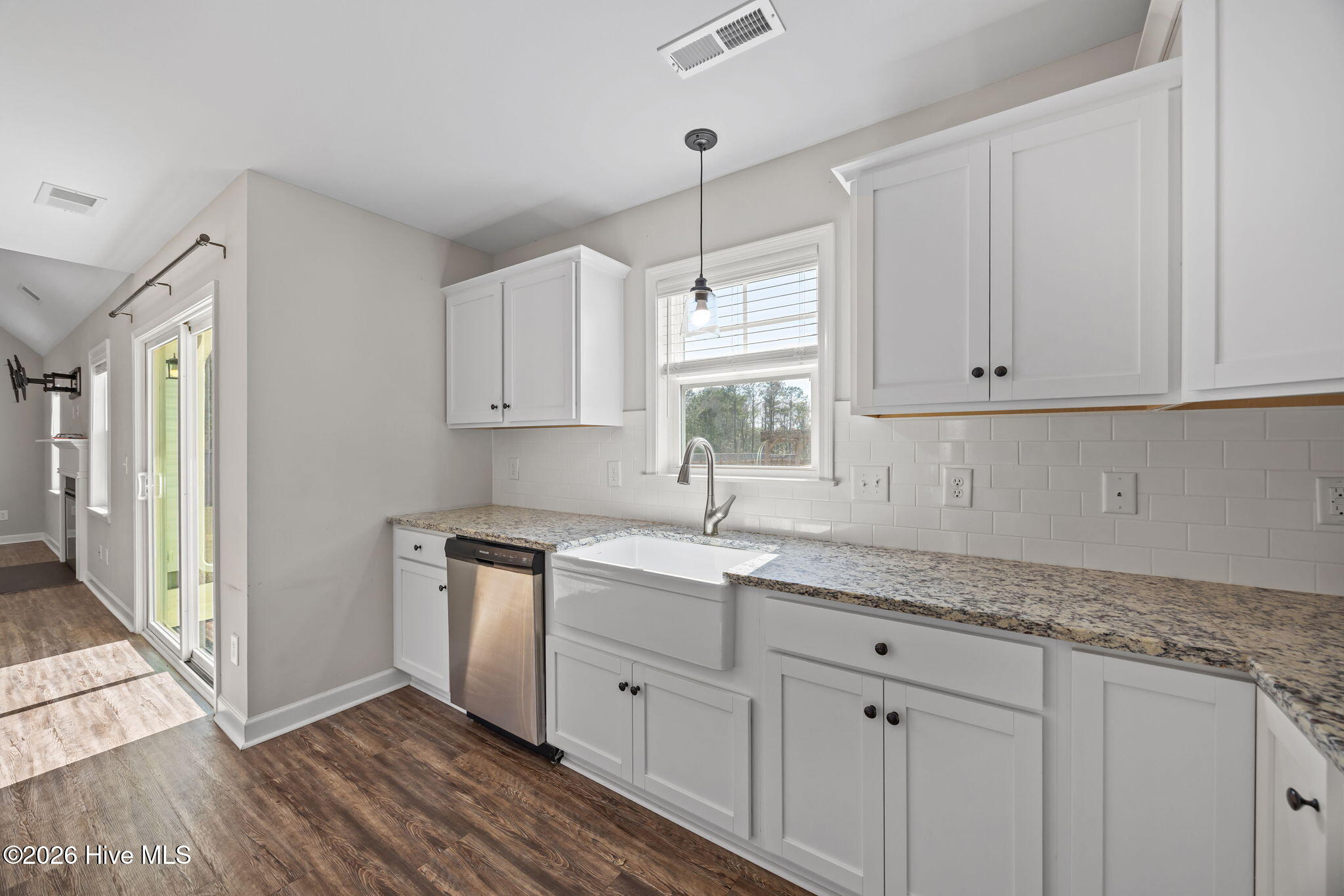 100559276 | Photo 12