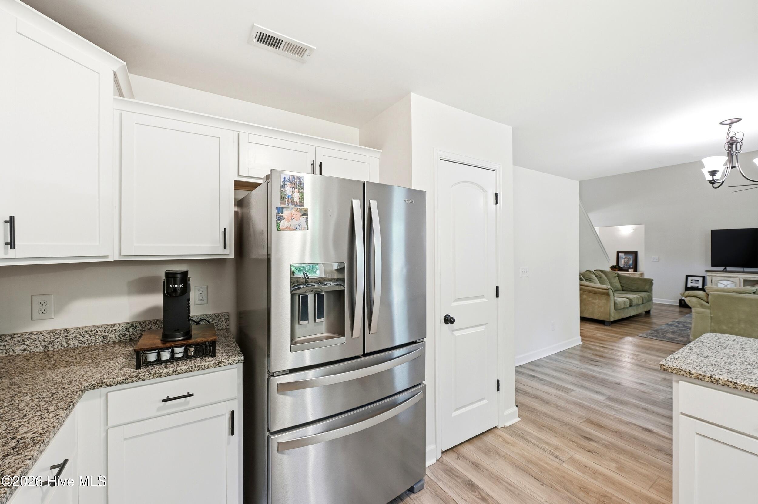 100568346 | Photo 13