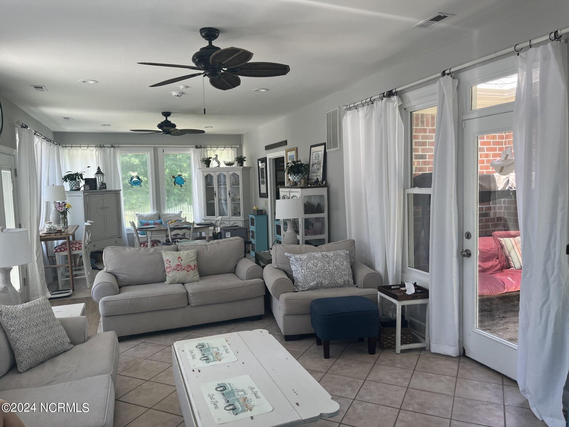 100570144 | Photo 36