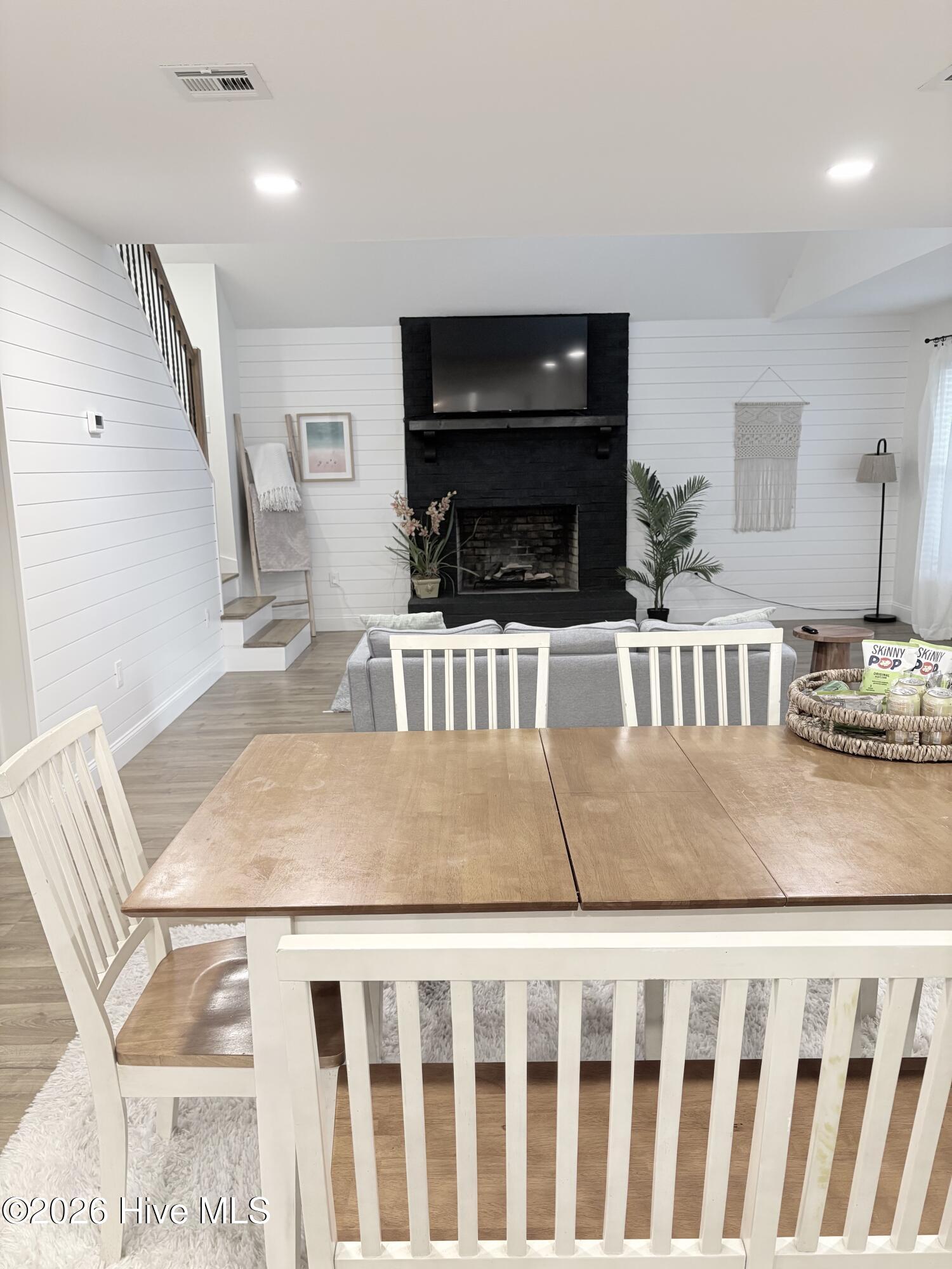 100559102 | Photo 21