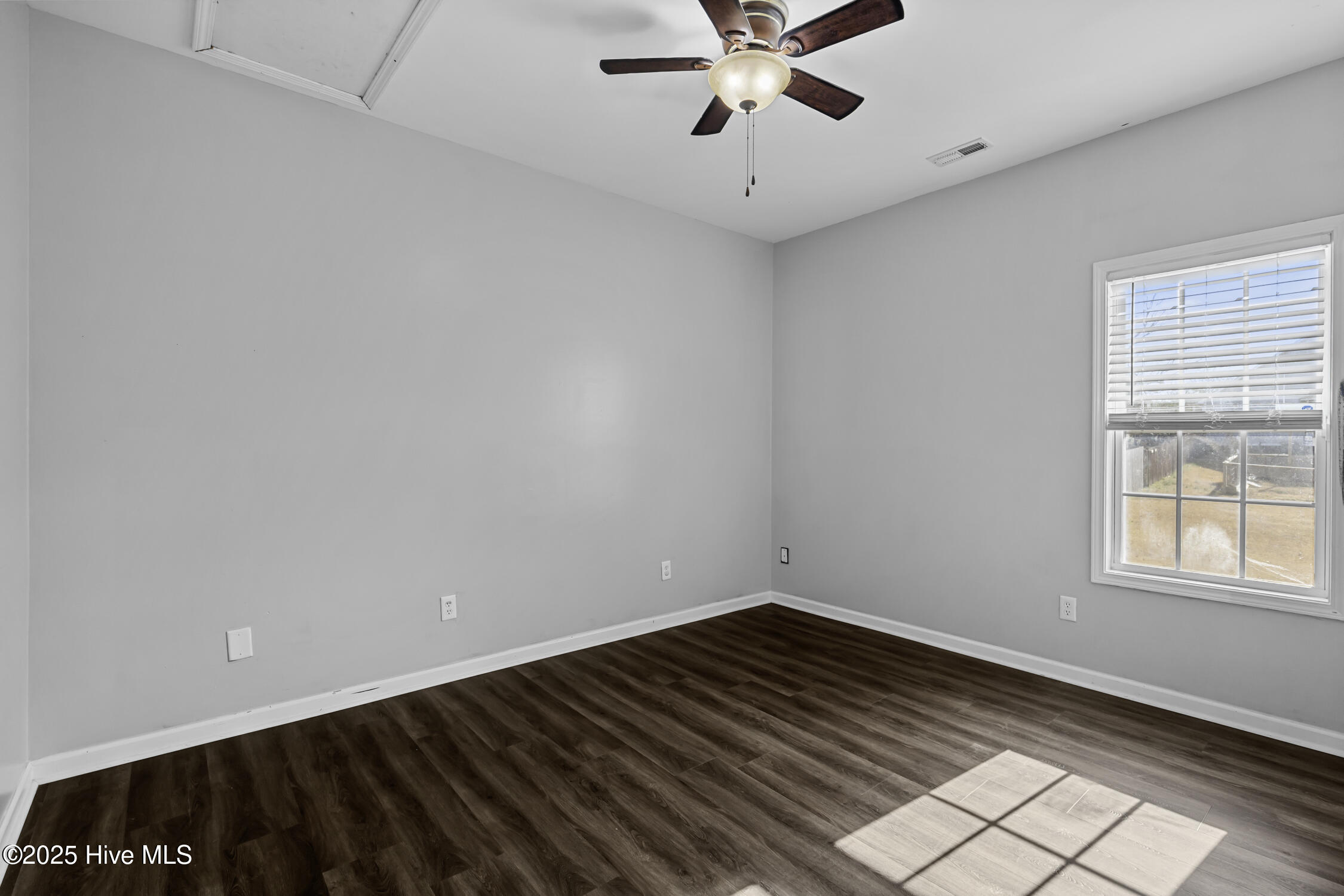 100545570 | Photo 14