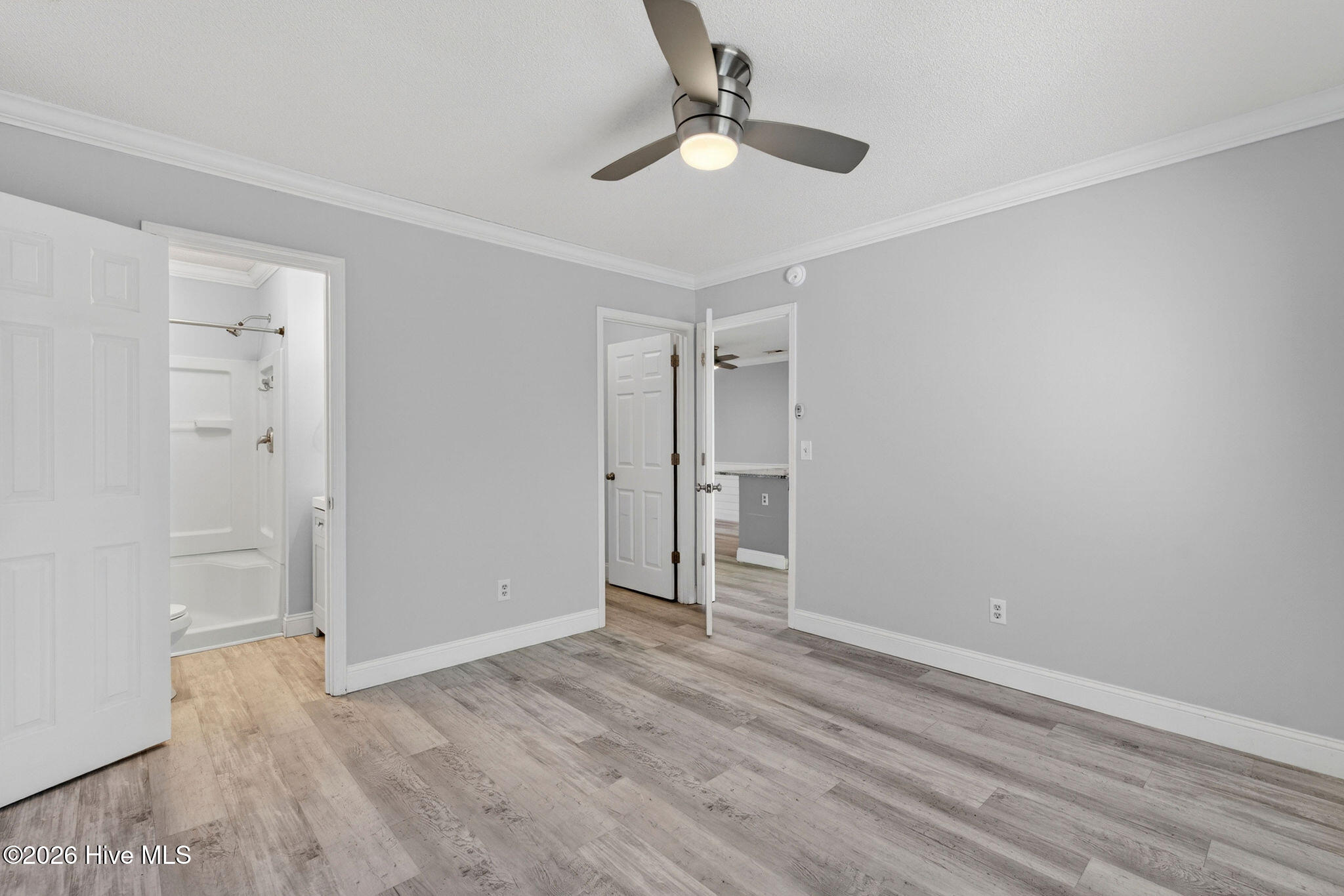 100569384 | Photo 15