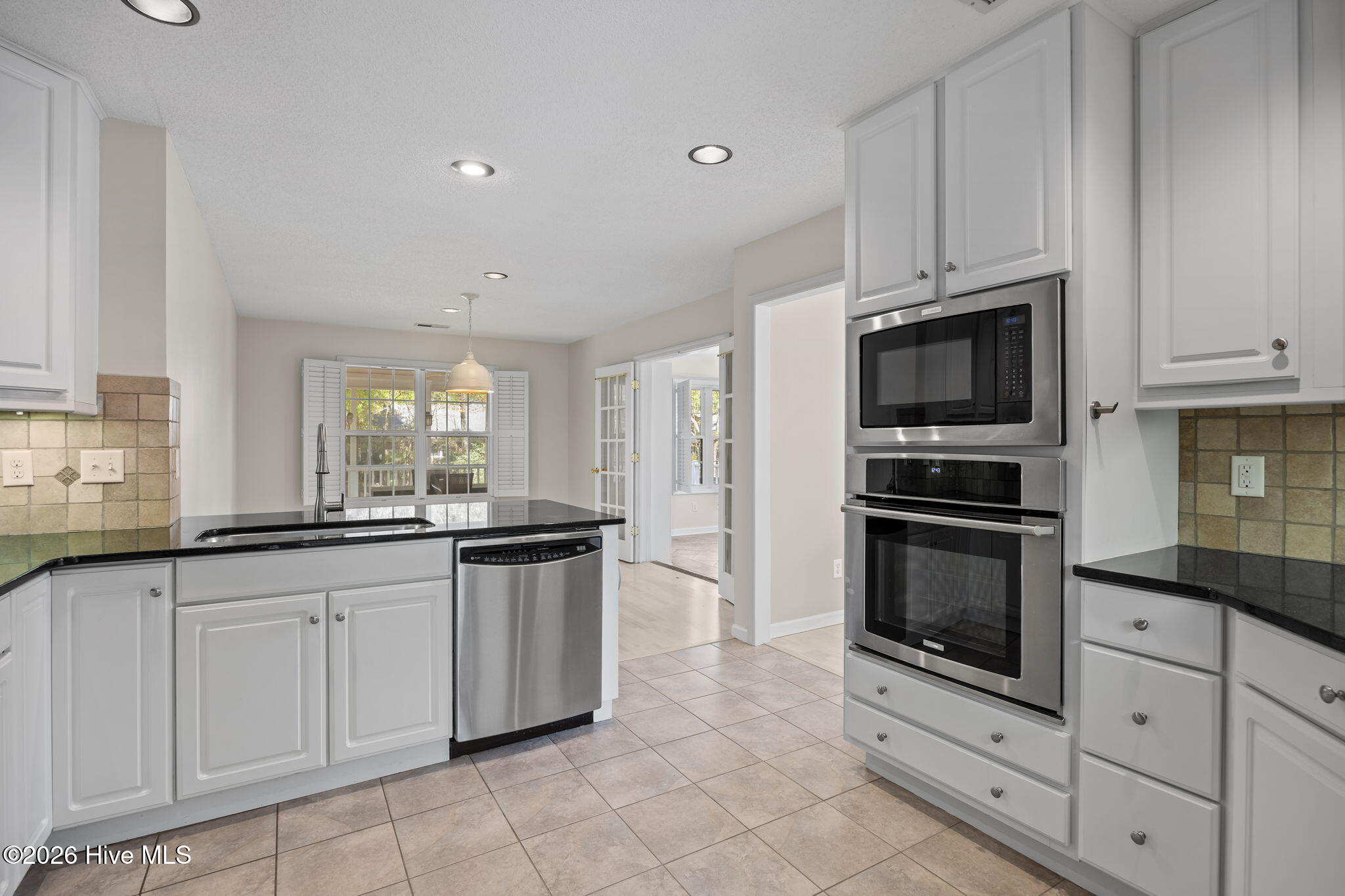 100565188 | Photo 12