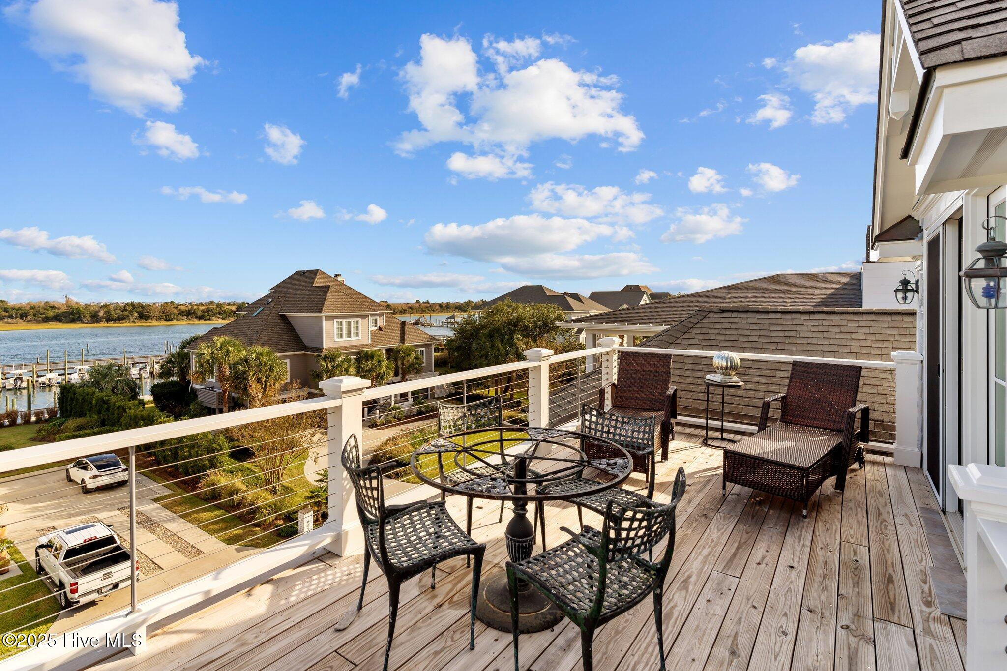 100525700 | Photo 48