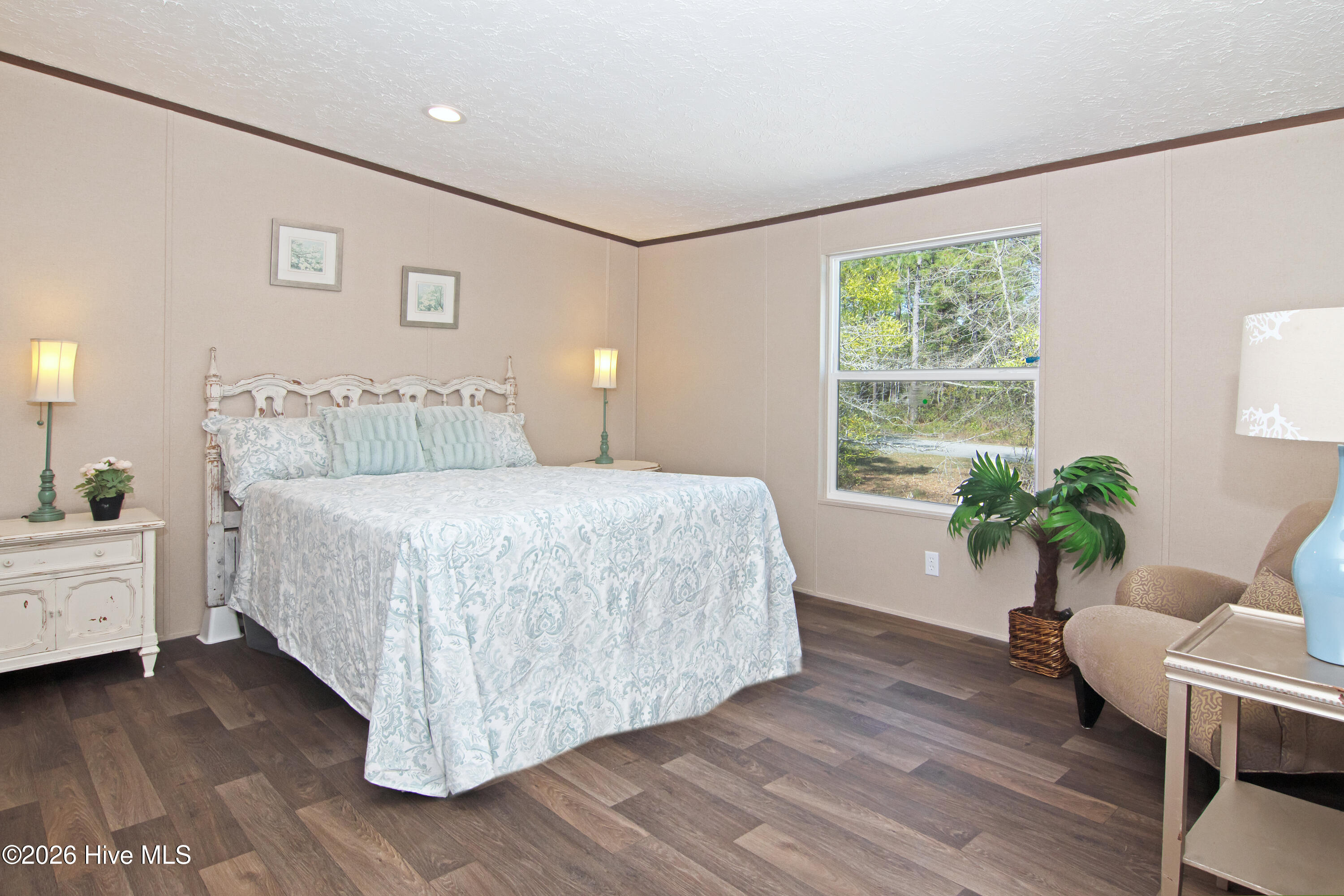 100563210 | Photo 16