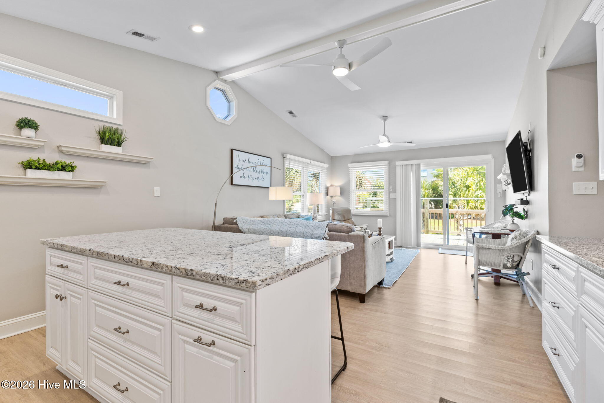 100568584 | Photo 20