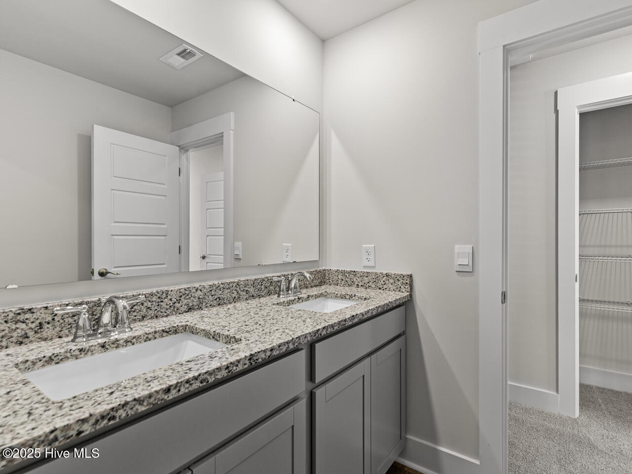 100549147 | Photo 28