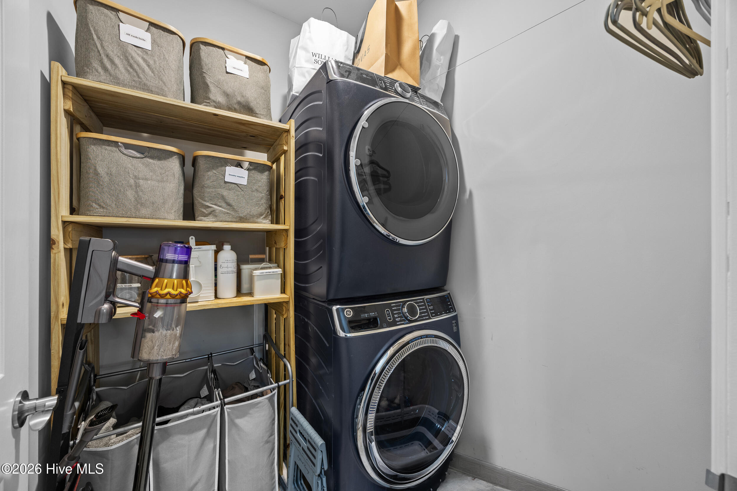 100565874 | Photo 22