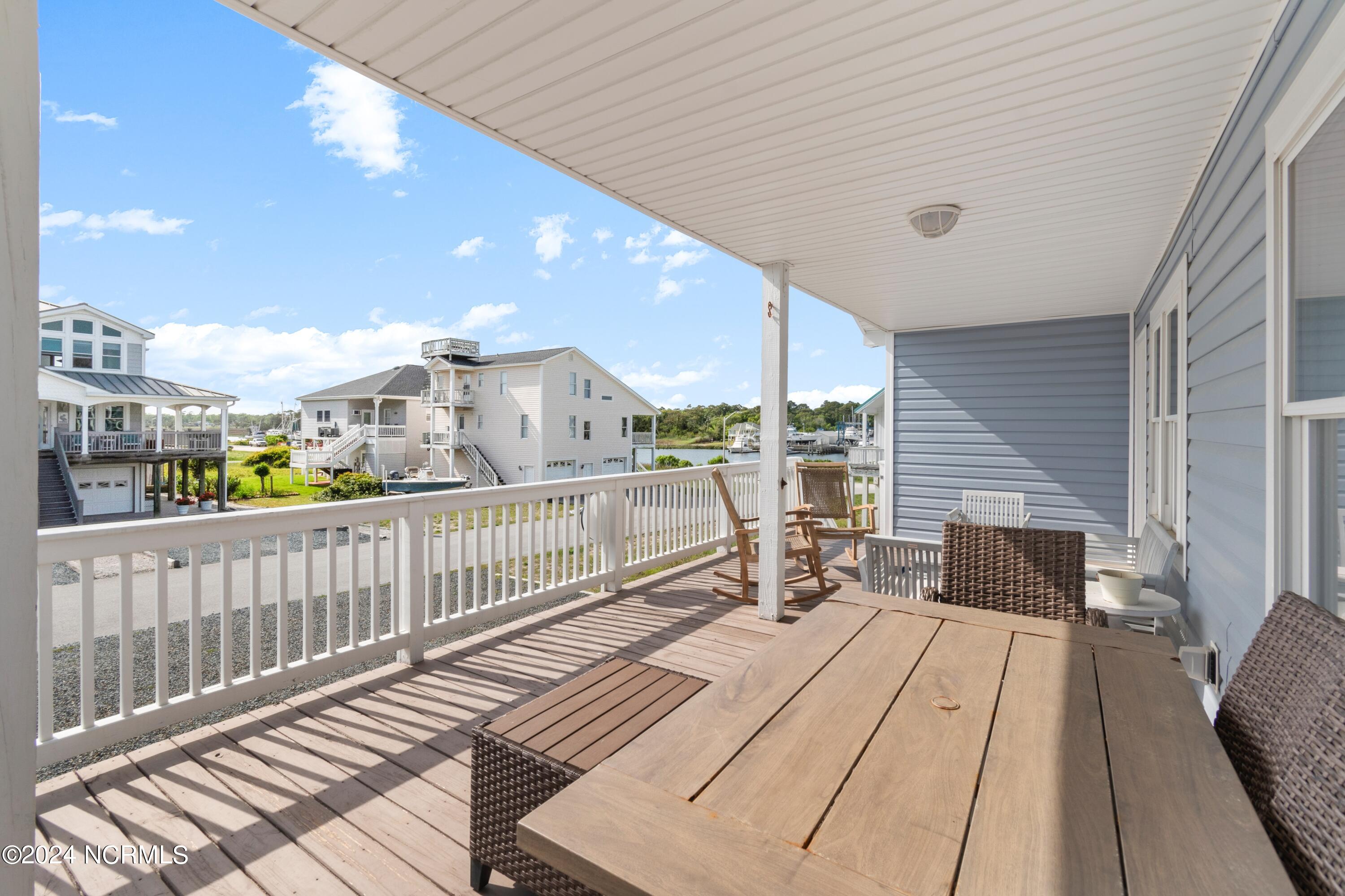 100558410 | Photo 53