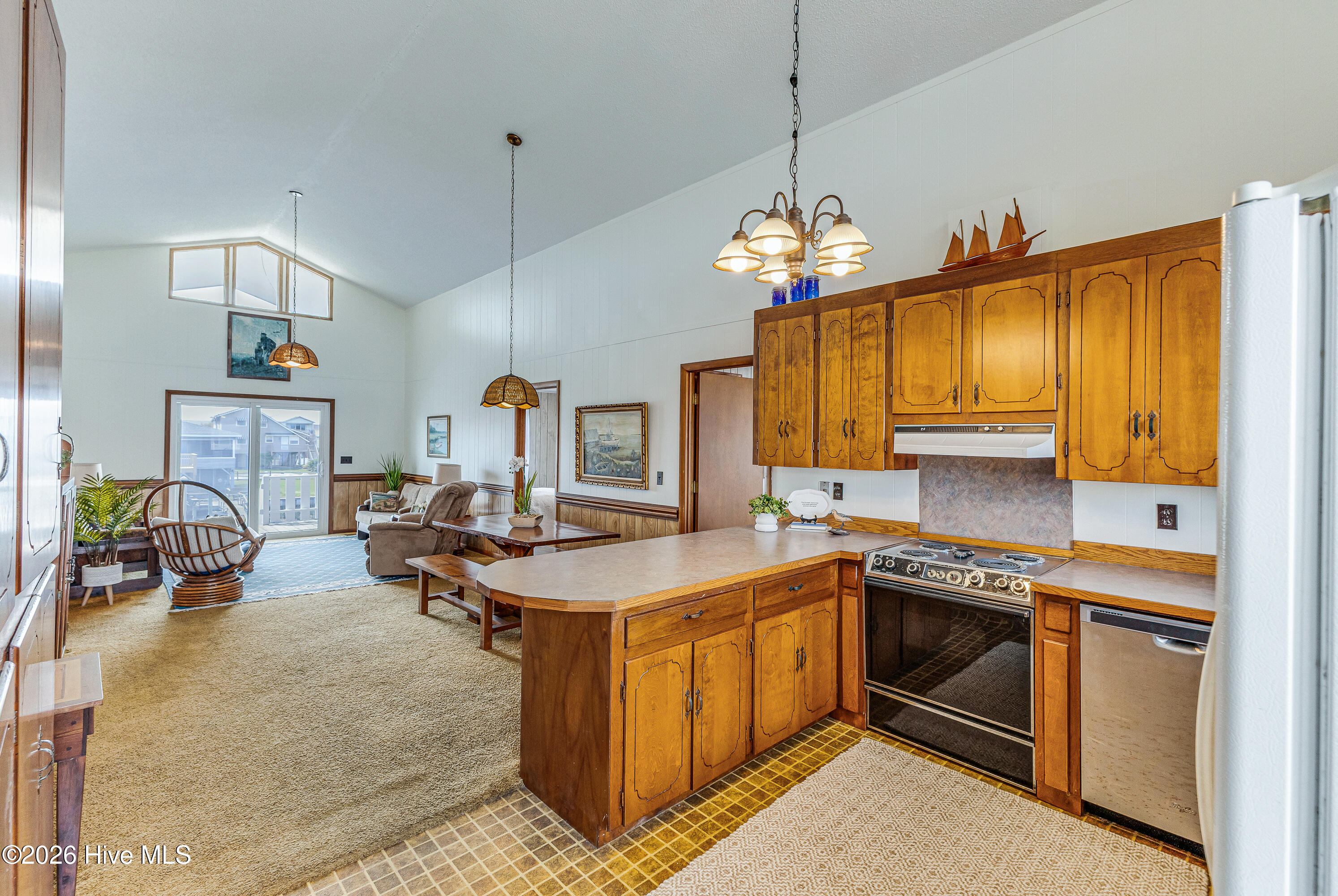 100562663 | Photo 10