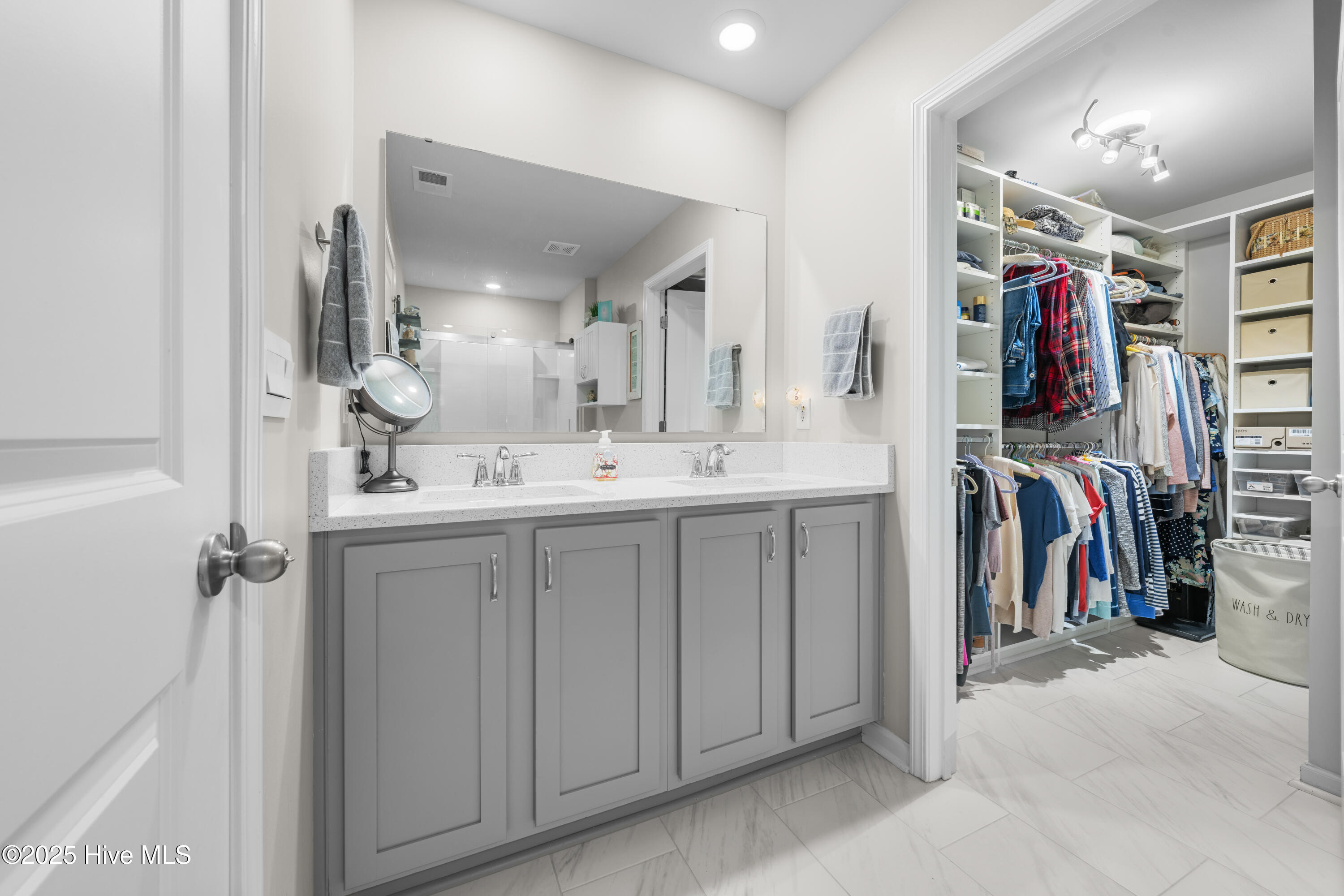 100542617 | Photo 29