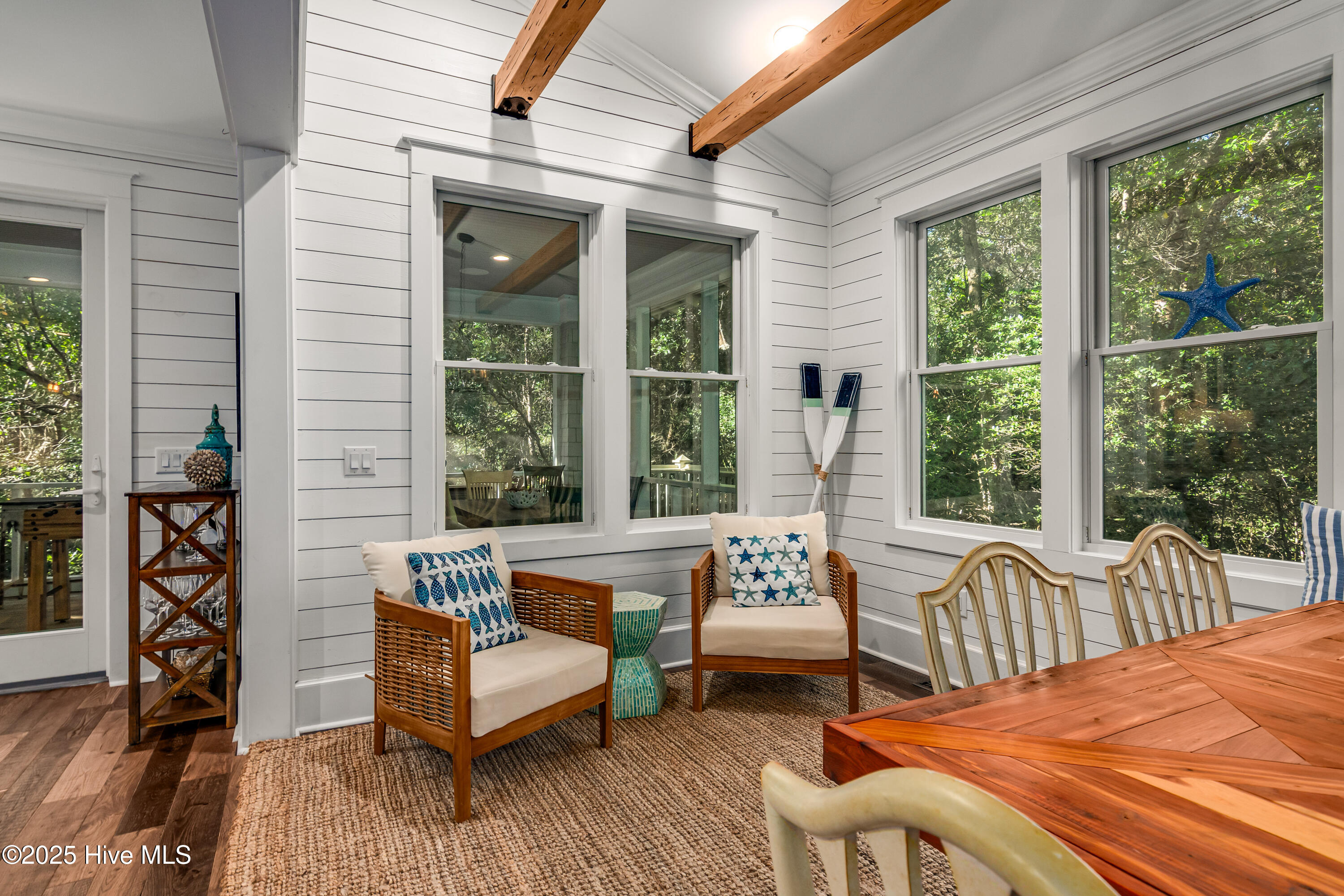 100530236 | Photo 25