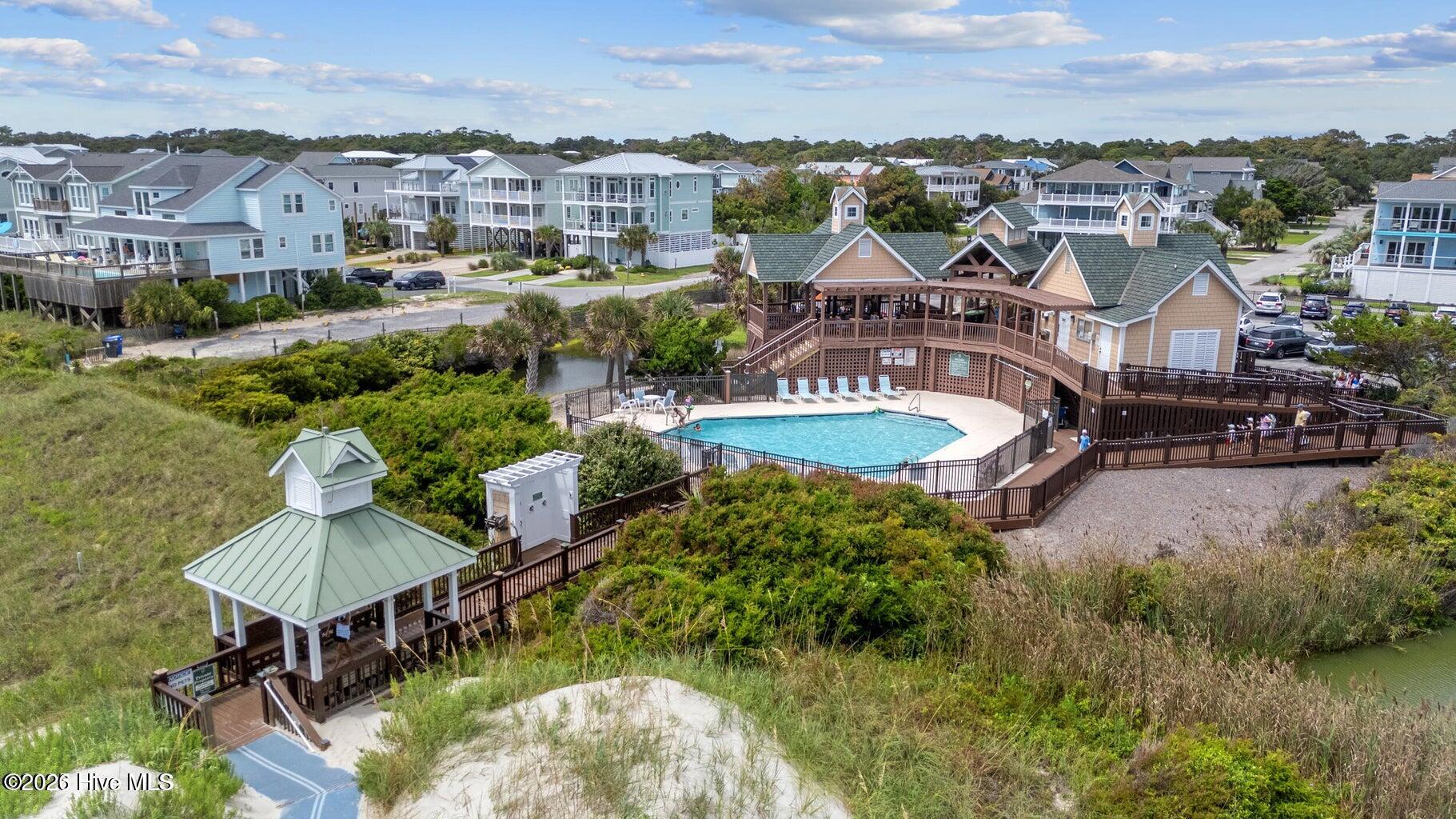 100548612 | Photo 38