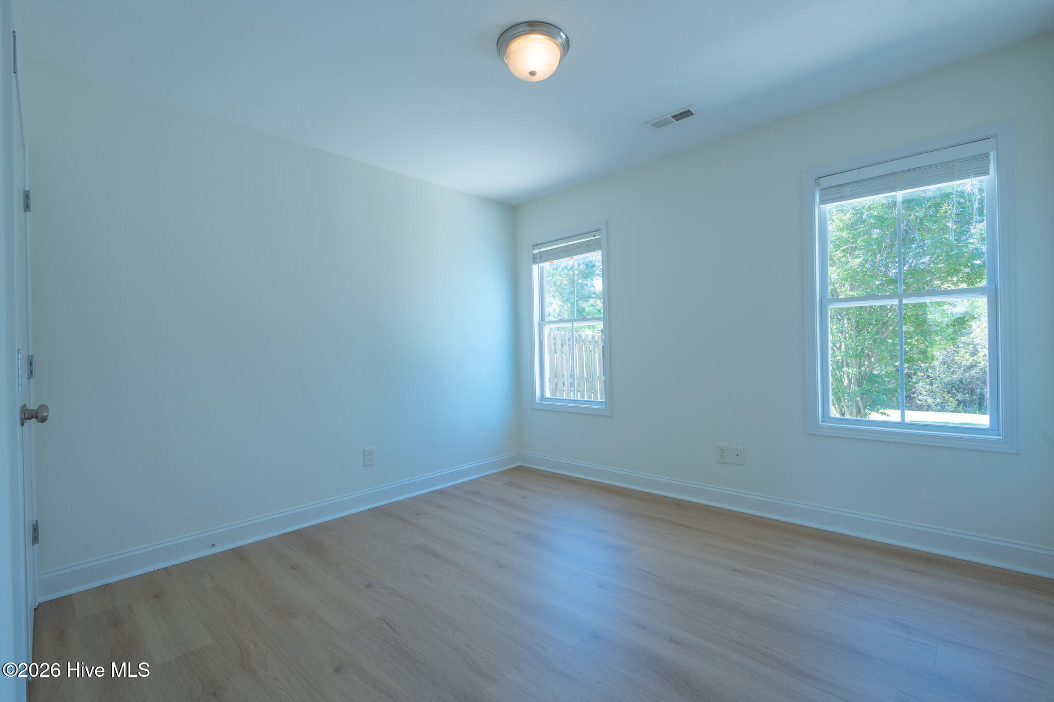 100567911 | Photo 17