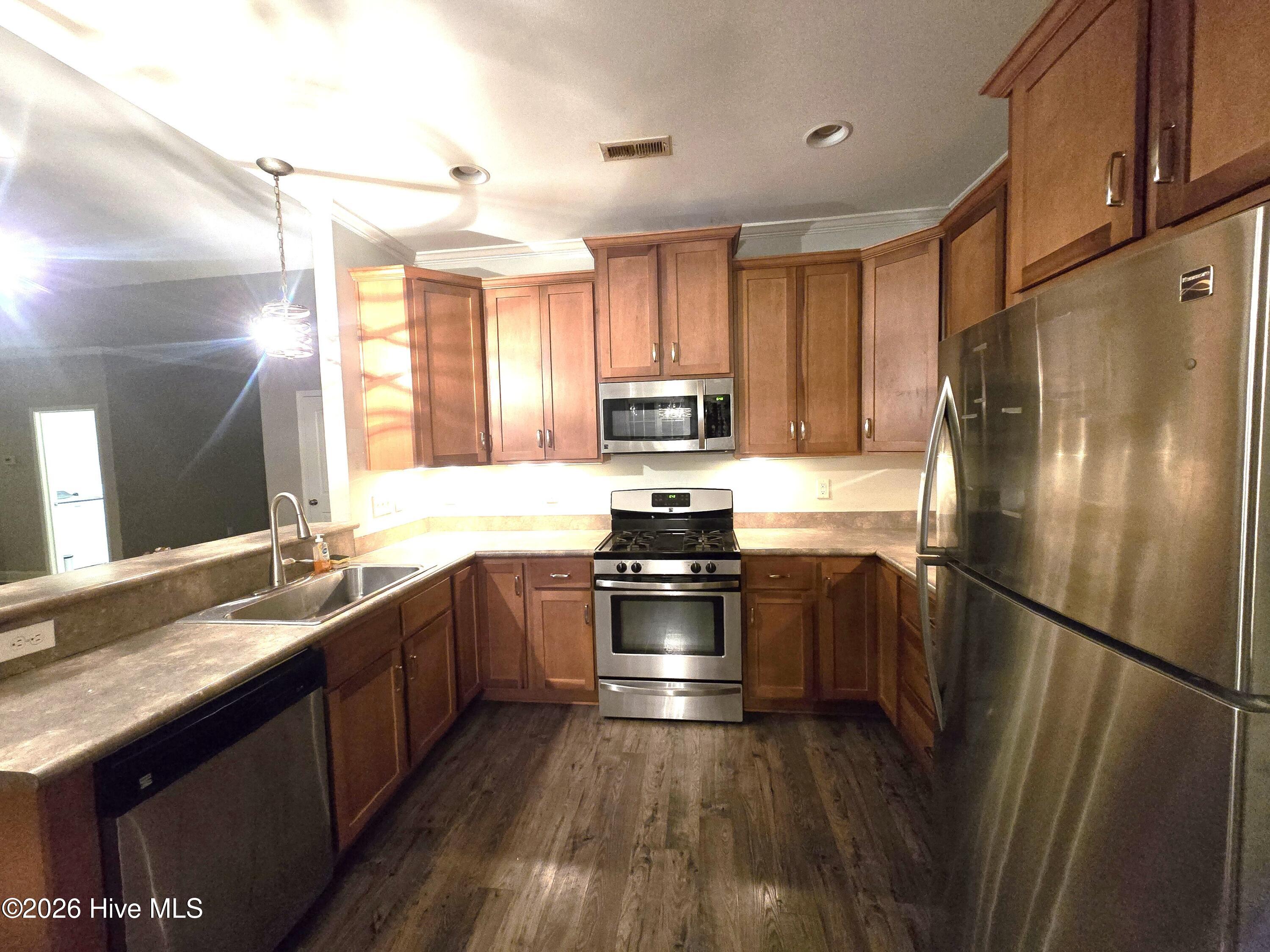 100547360 | Photo 10