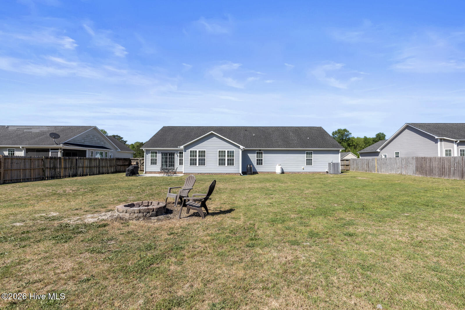 100569280 | Photo 36