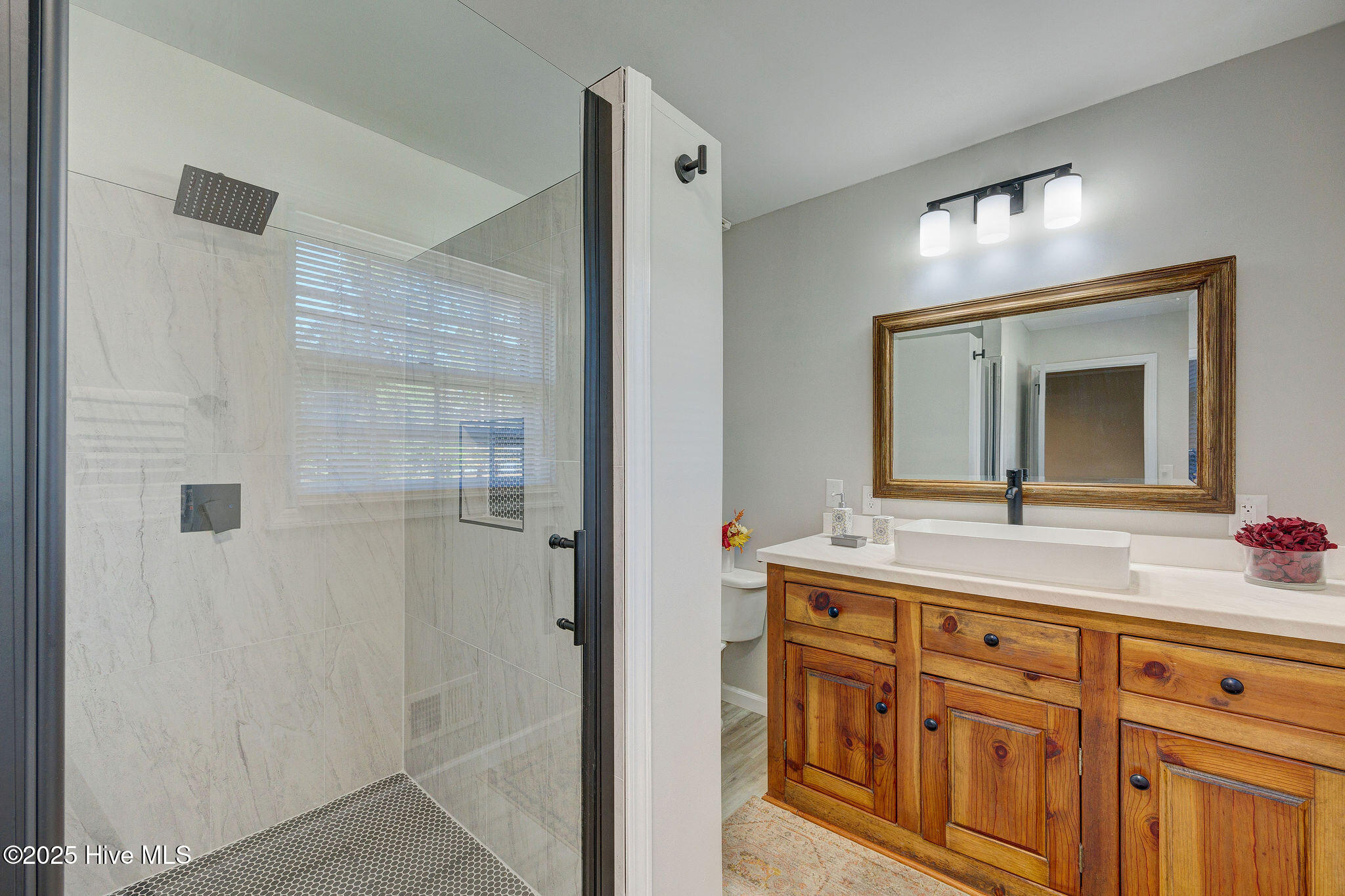 100534664 | Photo 24